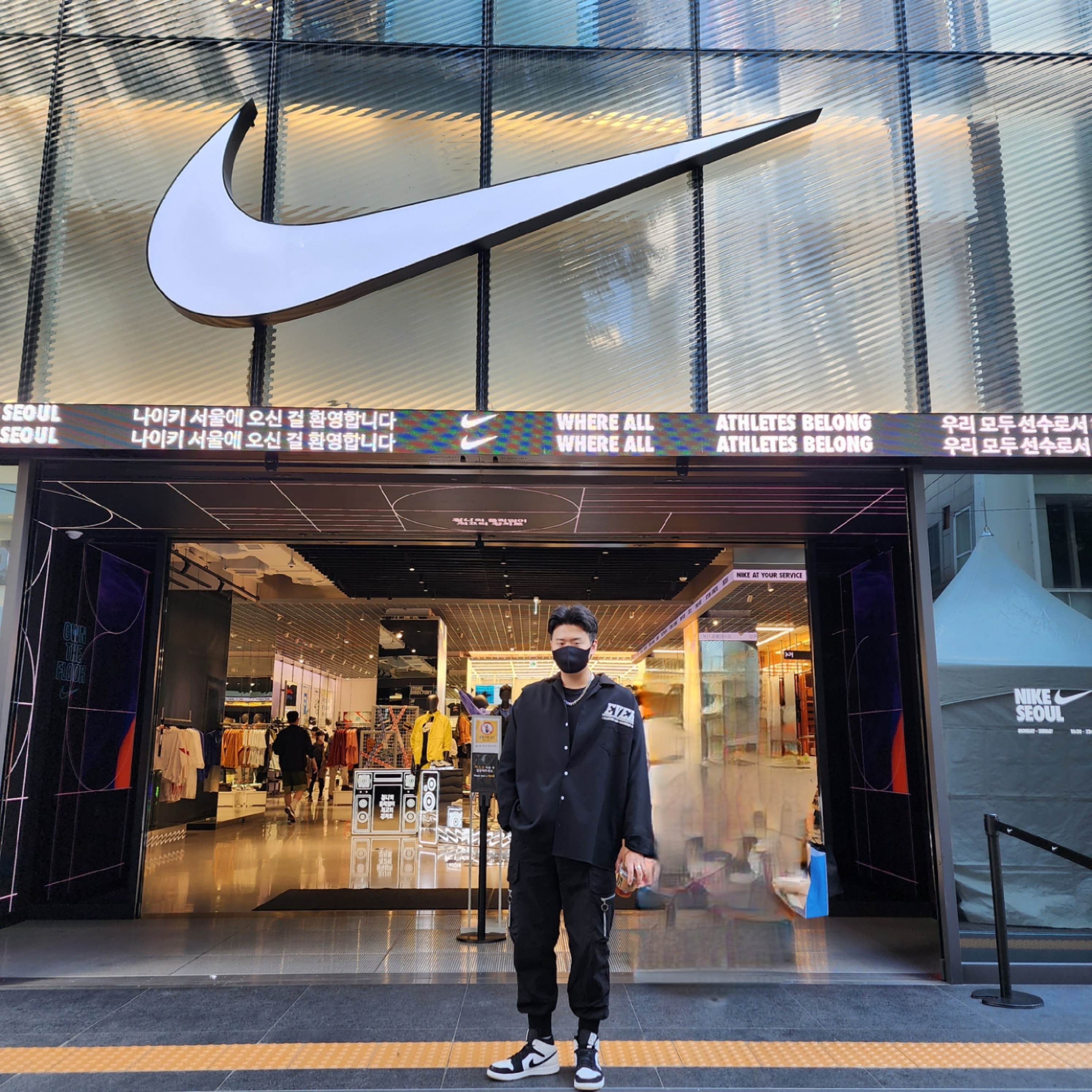 Nike Big Swoosh Full Zip Jacket Black Sail, Jordan 1 Mid SE Diamond 착용 스타일 - 5