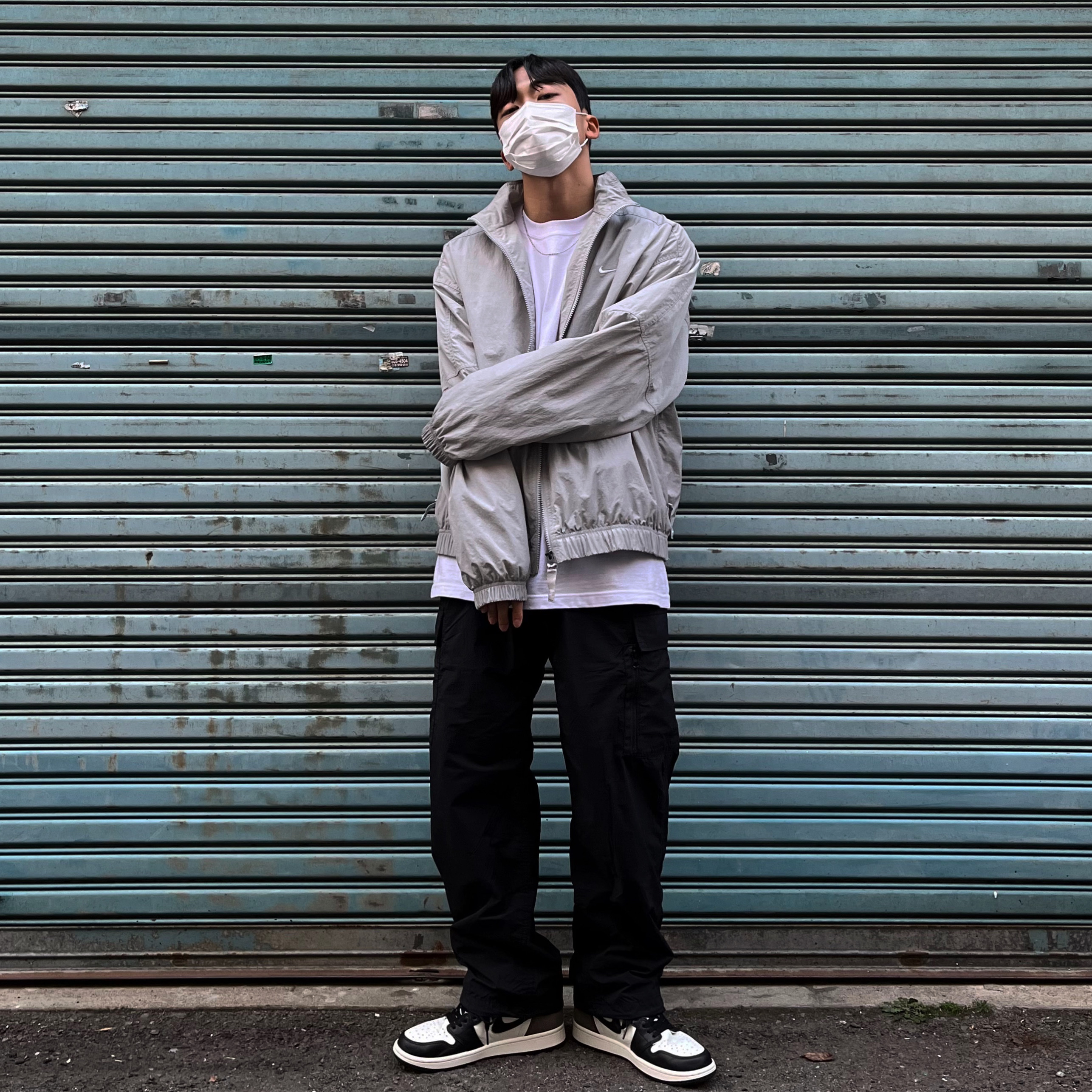 Nike M NRG Track Jacket Grey, Jordan 1 Retro High OG Black Mocha 착용 스타일