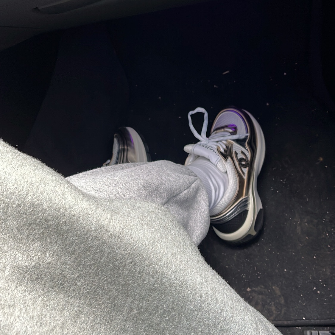 (W) Chanel Sneakers Fabric Laminated & White Gold Silver 착용 스타일