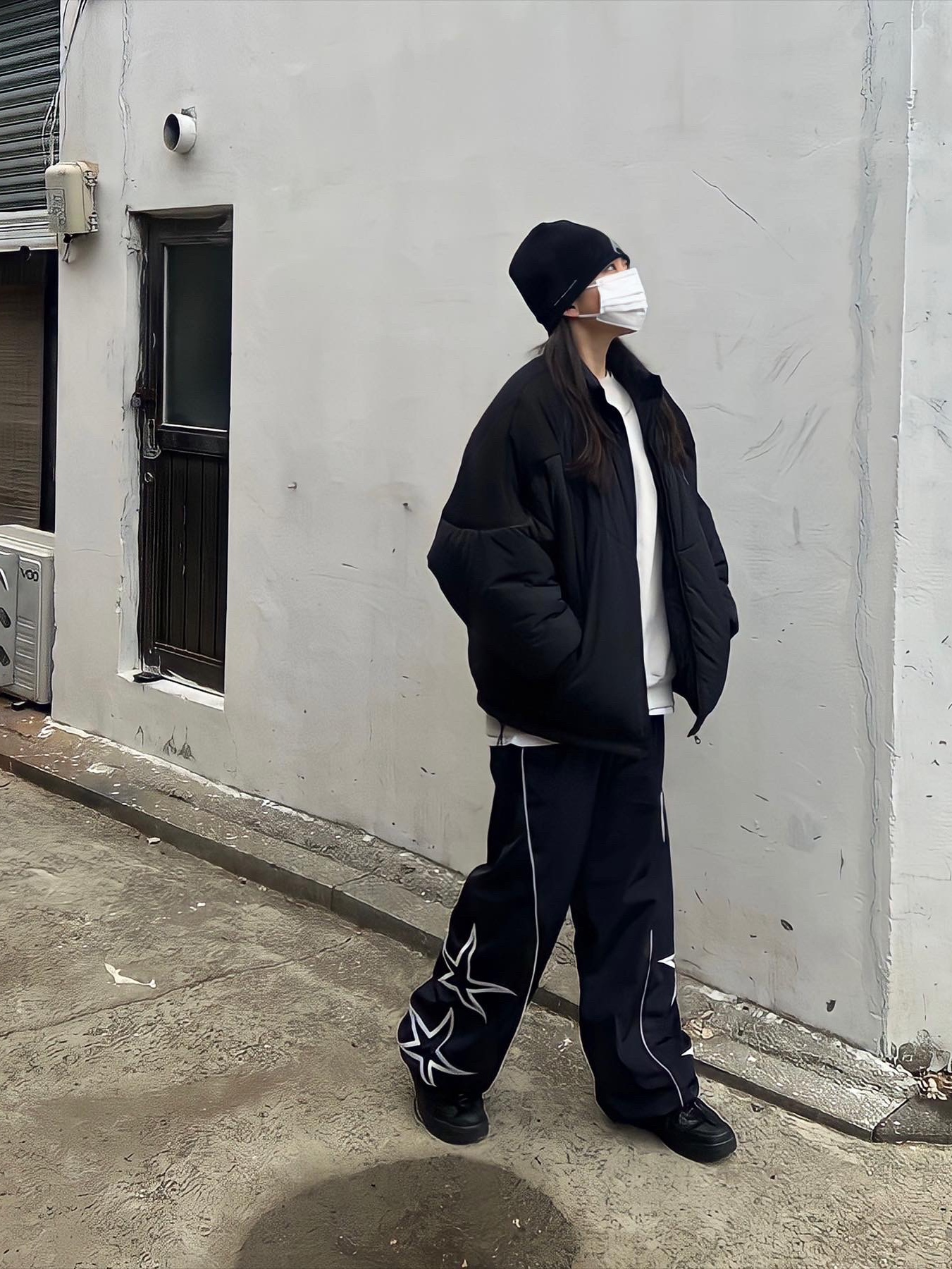 Nike Air Force 1 '07 Low Triple Black, Sansan Gear Logo Beanie Black - 22FW 착용 스타일 - 1