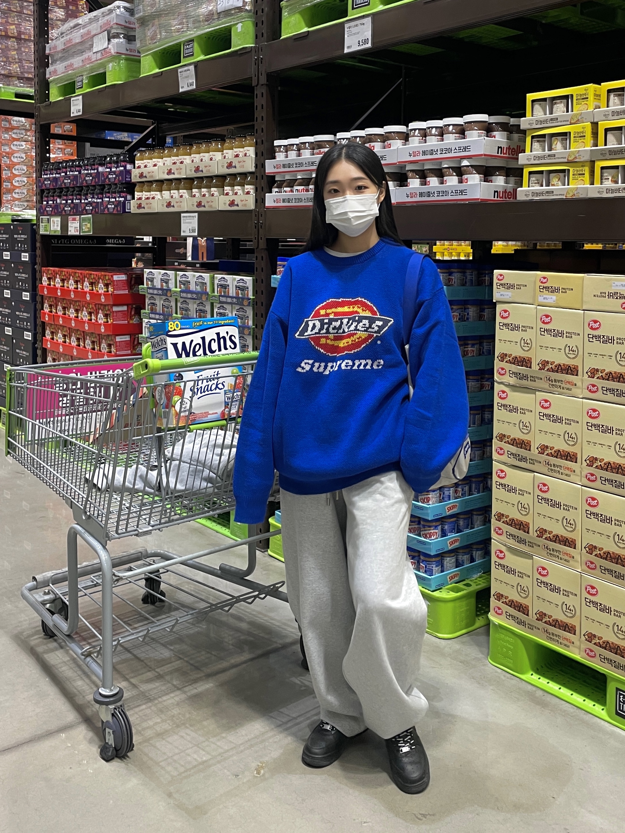 Supreme x Dickies Sweater Royal - 22FW, Zara x Ader Error Jogger Pants Grey 착용 스타일 - 1