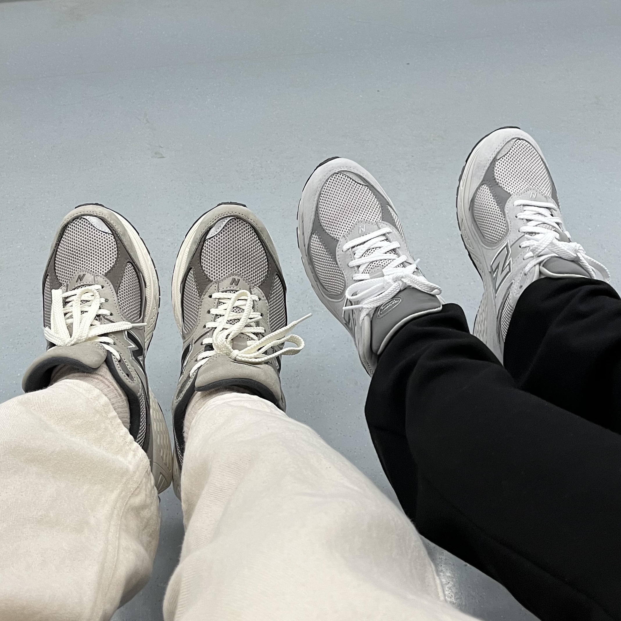 New Balance 2002 Warm Alpaca, New Balance 2002R T2 Gray 착용 스타일 - 2