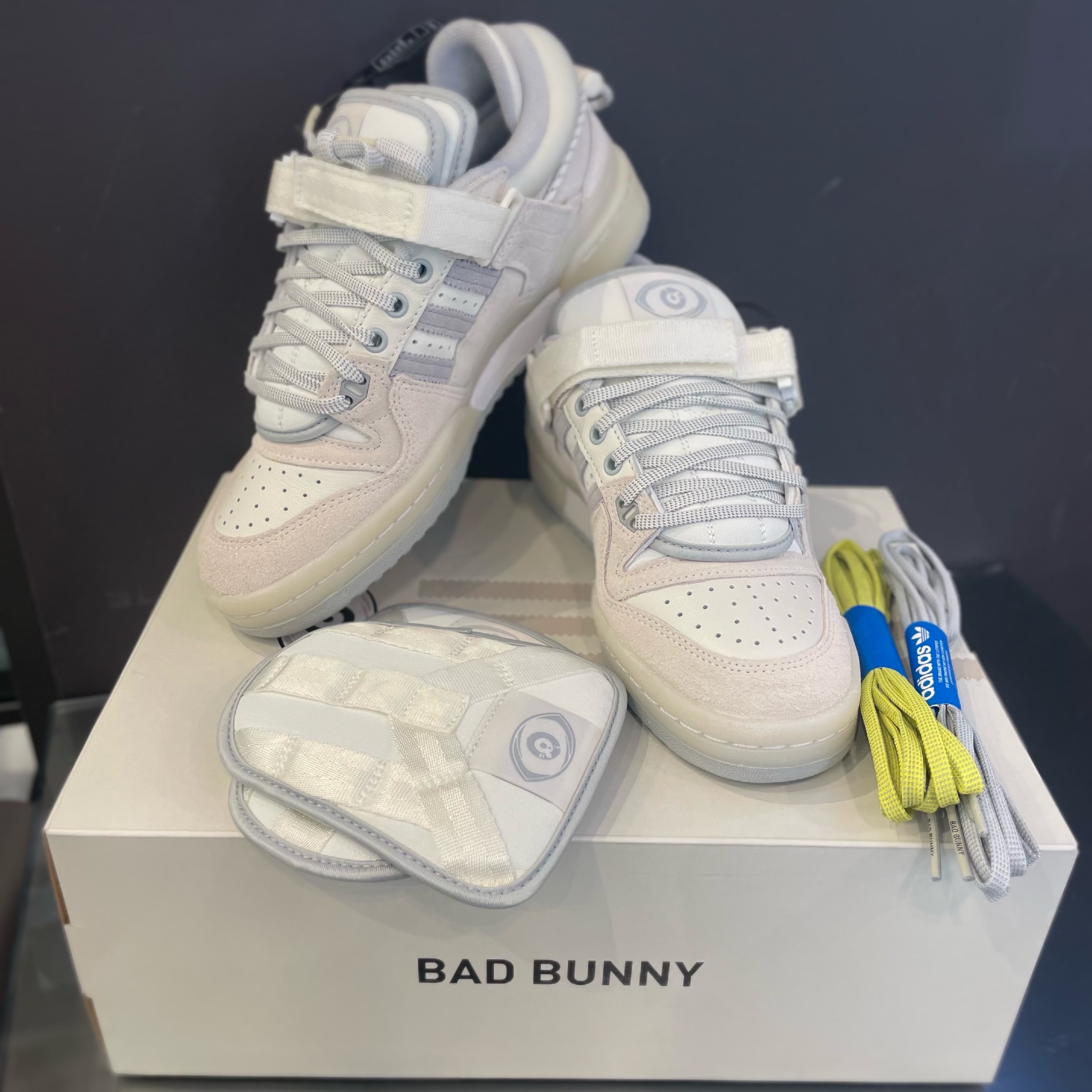 Adidas x Bad Bunny Forum Low Cloud White Clear Onix 착용 스타일