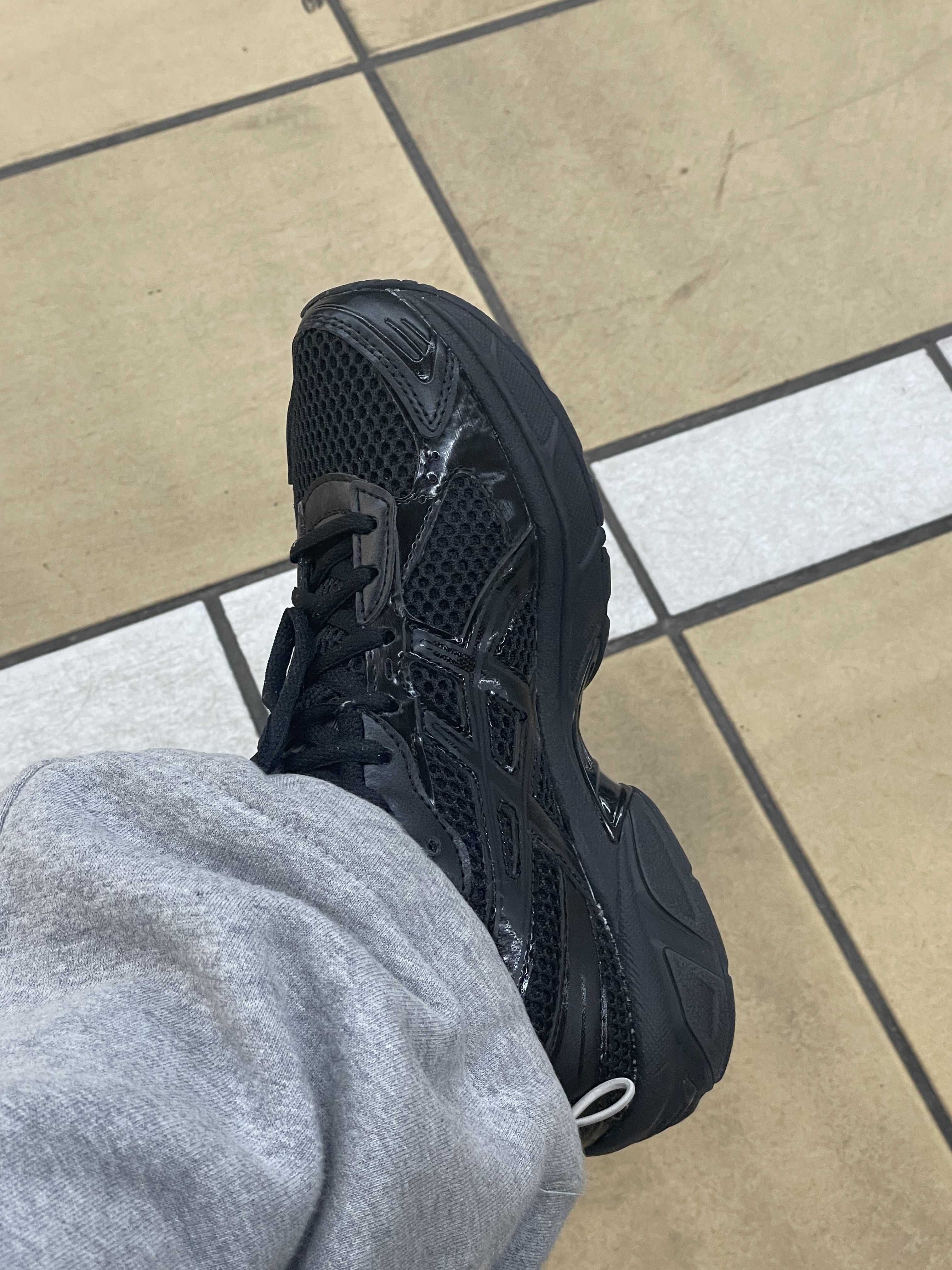 Asics Gel-1130 Black Graphite Grey 착용 스타일