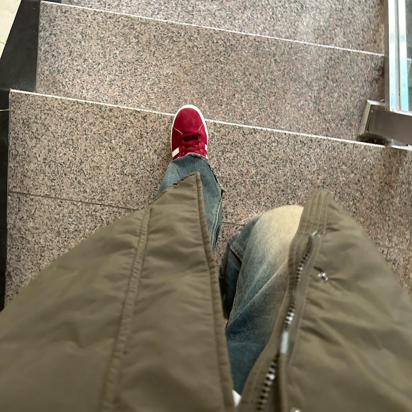 Adidas Campus Collegiate Burgundy 착용 스타일
