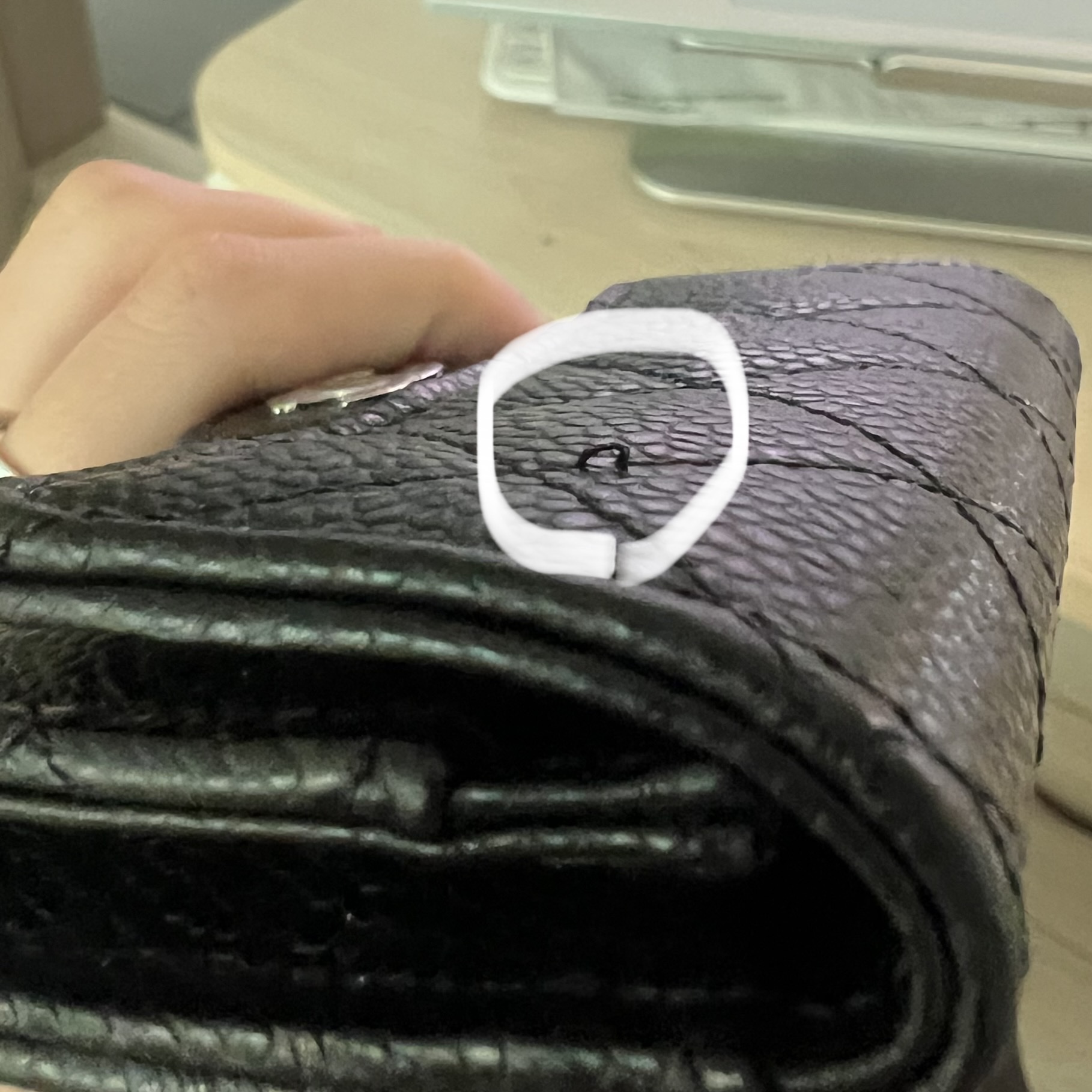 Chanel Classic Card Holder Grained Calfskin & Silver Black 착용 스타일 - 2