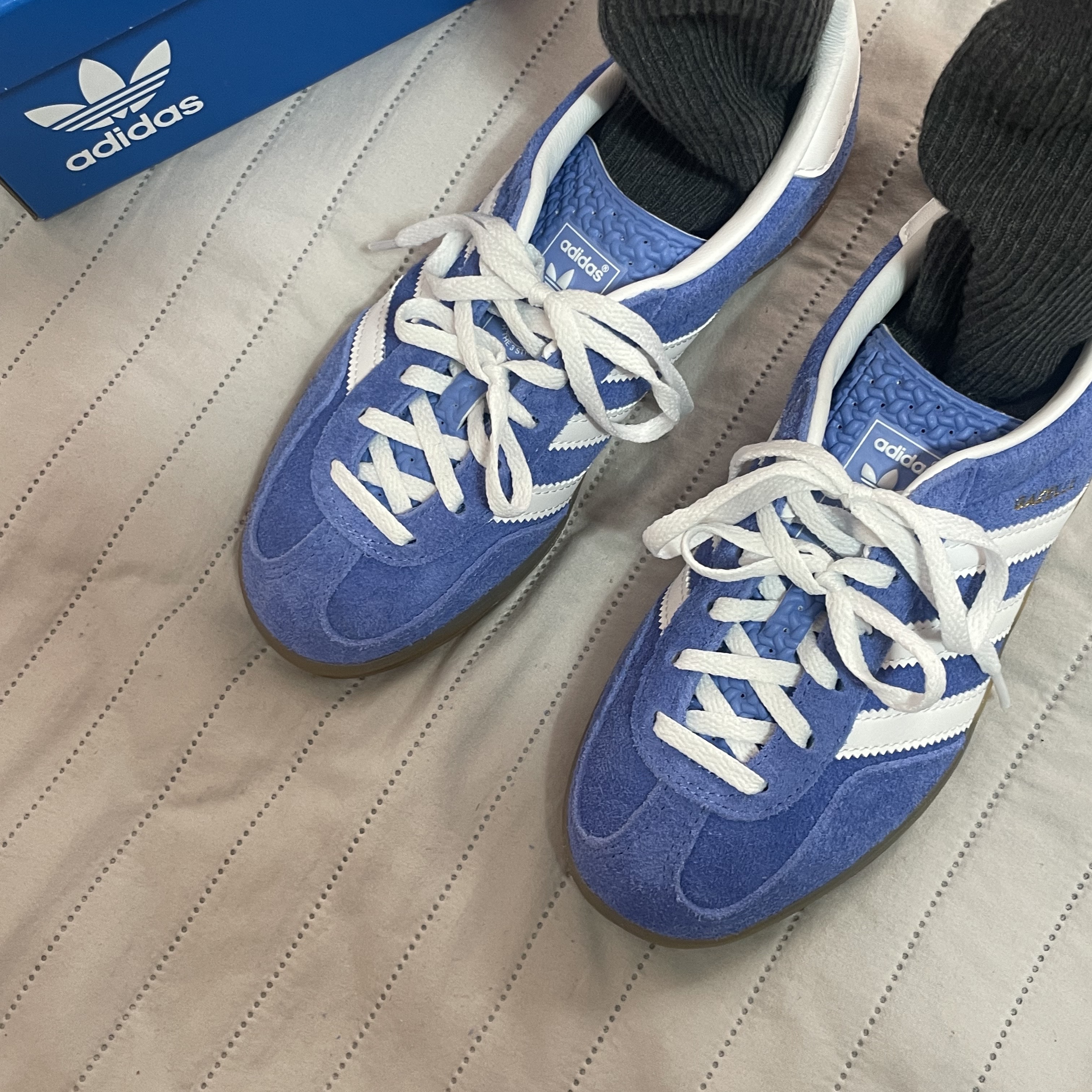 (W) Adidas Gazelle Indoor Blue Fusion Cloud White 착용 스타일 - 2