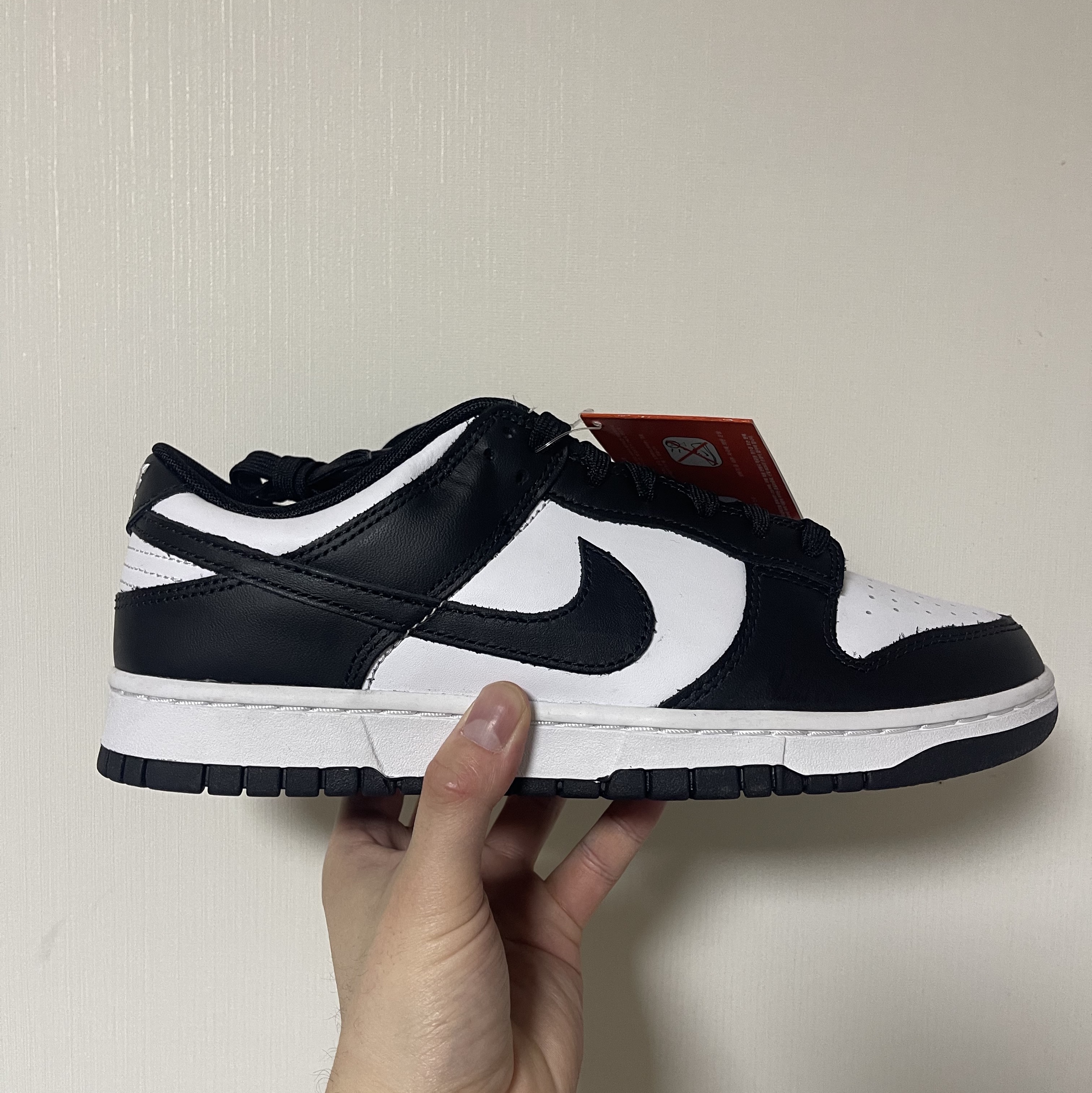 Nike Dunk Low Retro Black 착용 스타일 - 2