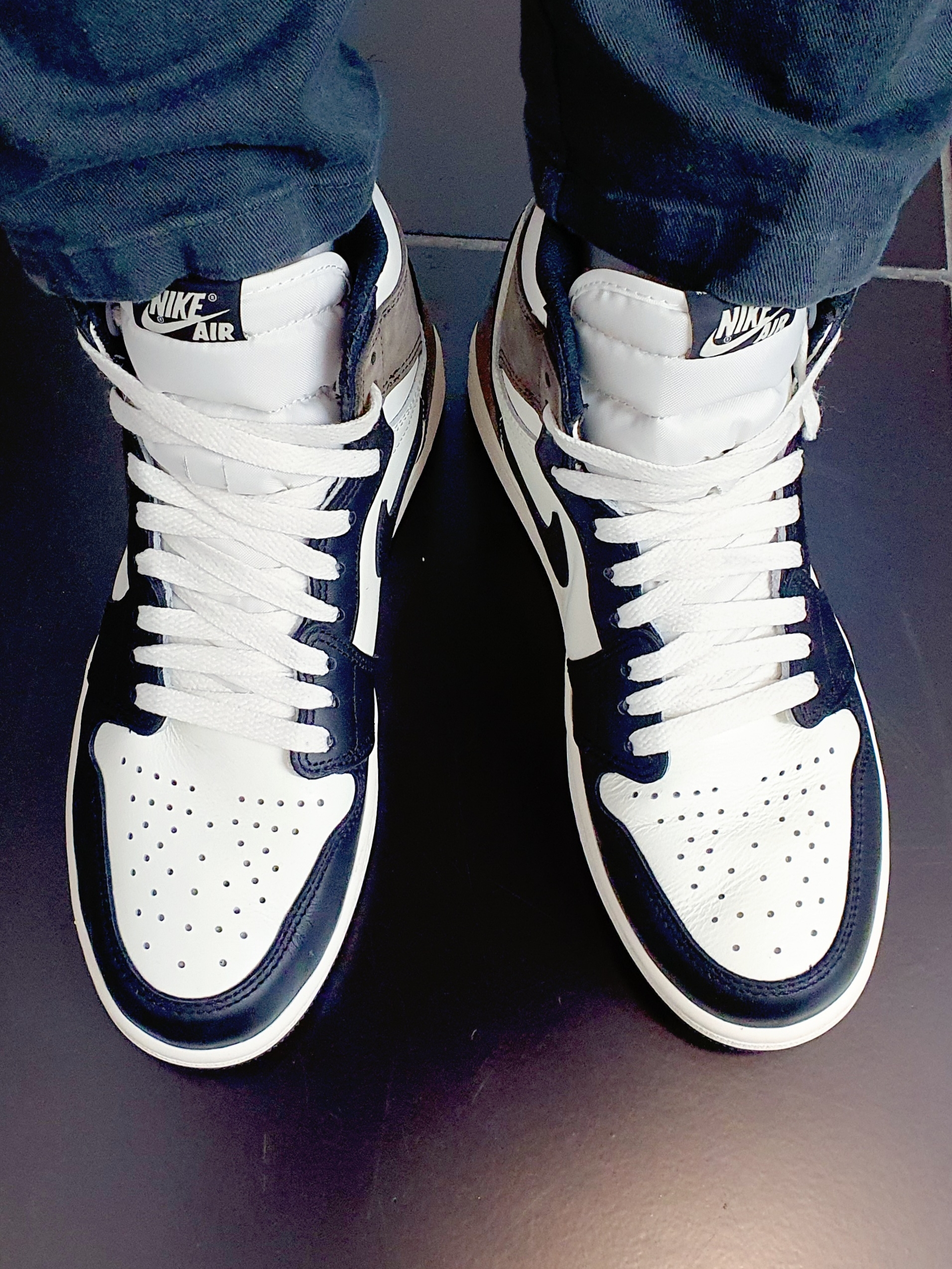 Jordan 1 Retro High OG Black Mocha 착용 스타일 - 5