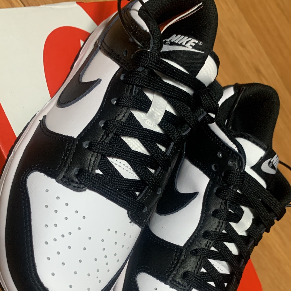 (W) Nike Dunk Low Black 착용 스타일 - 1