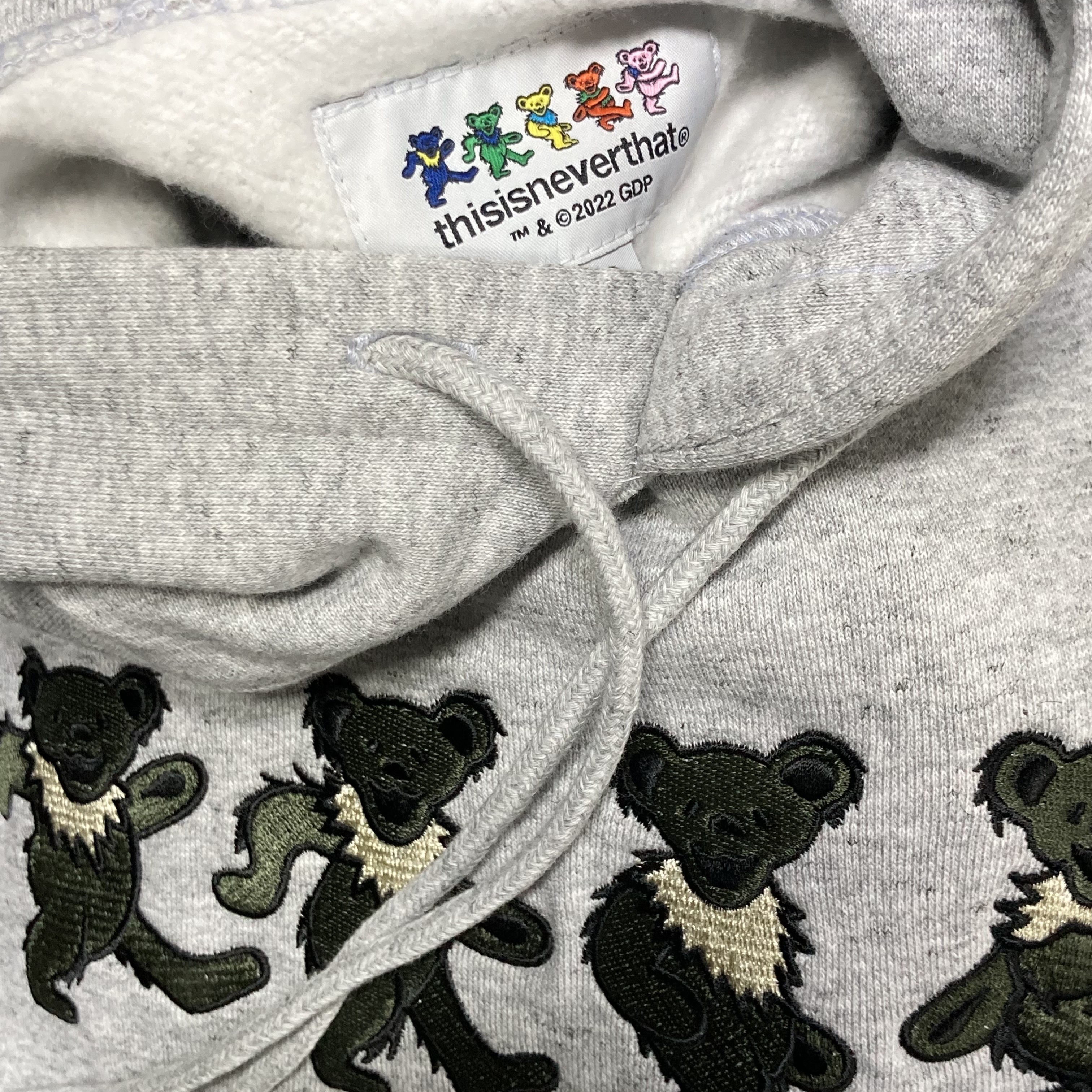 Thisisneverthat x Grateful Dead Dancing Bears Hoodie Heather Grey 착용 스타일