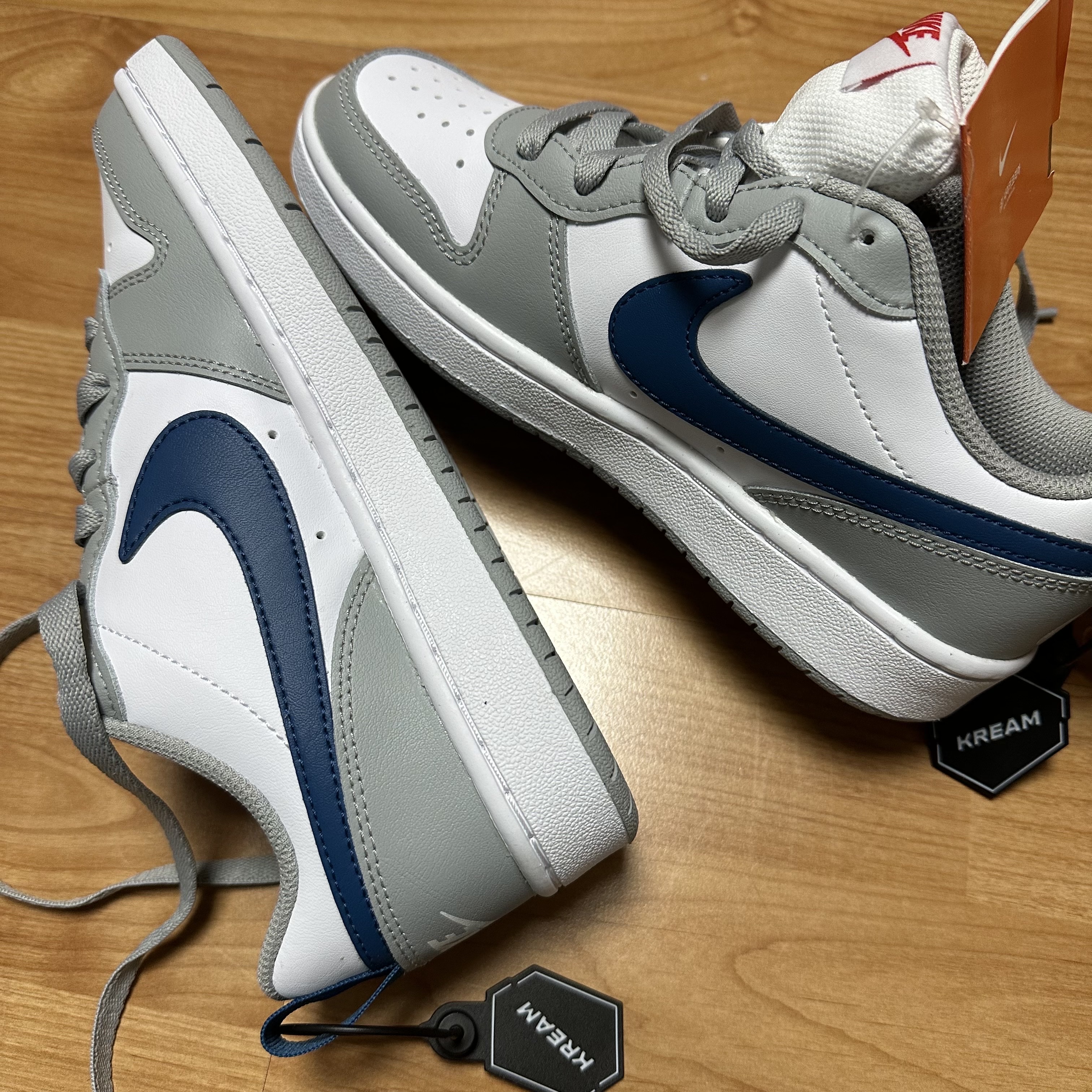 (GS) Nike Court Borough Low 2 Light Smoke Grey 착용 스타일 - 1