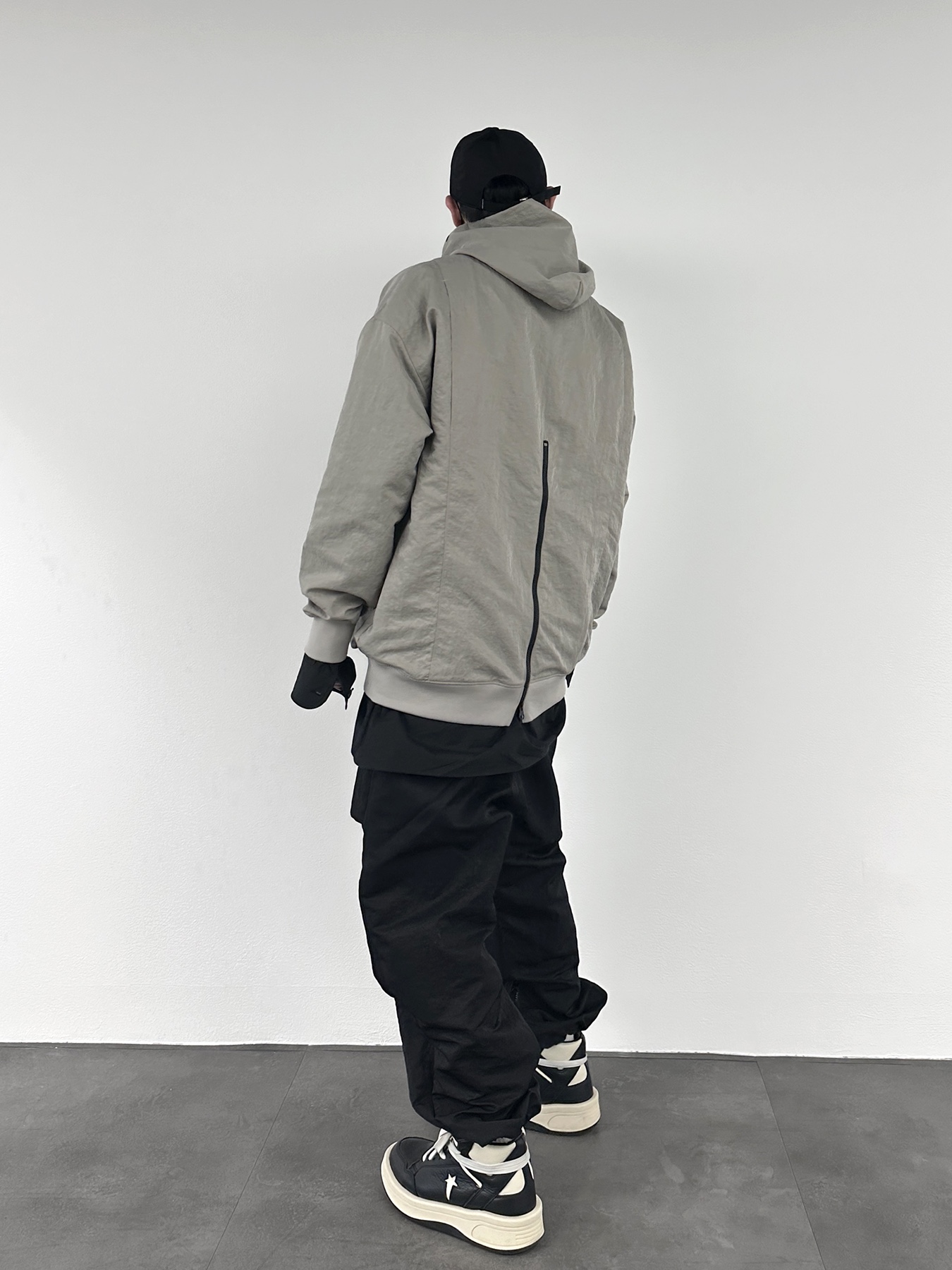 Converse x Drkshdw Turbowpn Black Cream, Converse x Drkshdw Dad Cap Black 착용 스타일 - 3