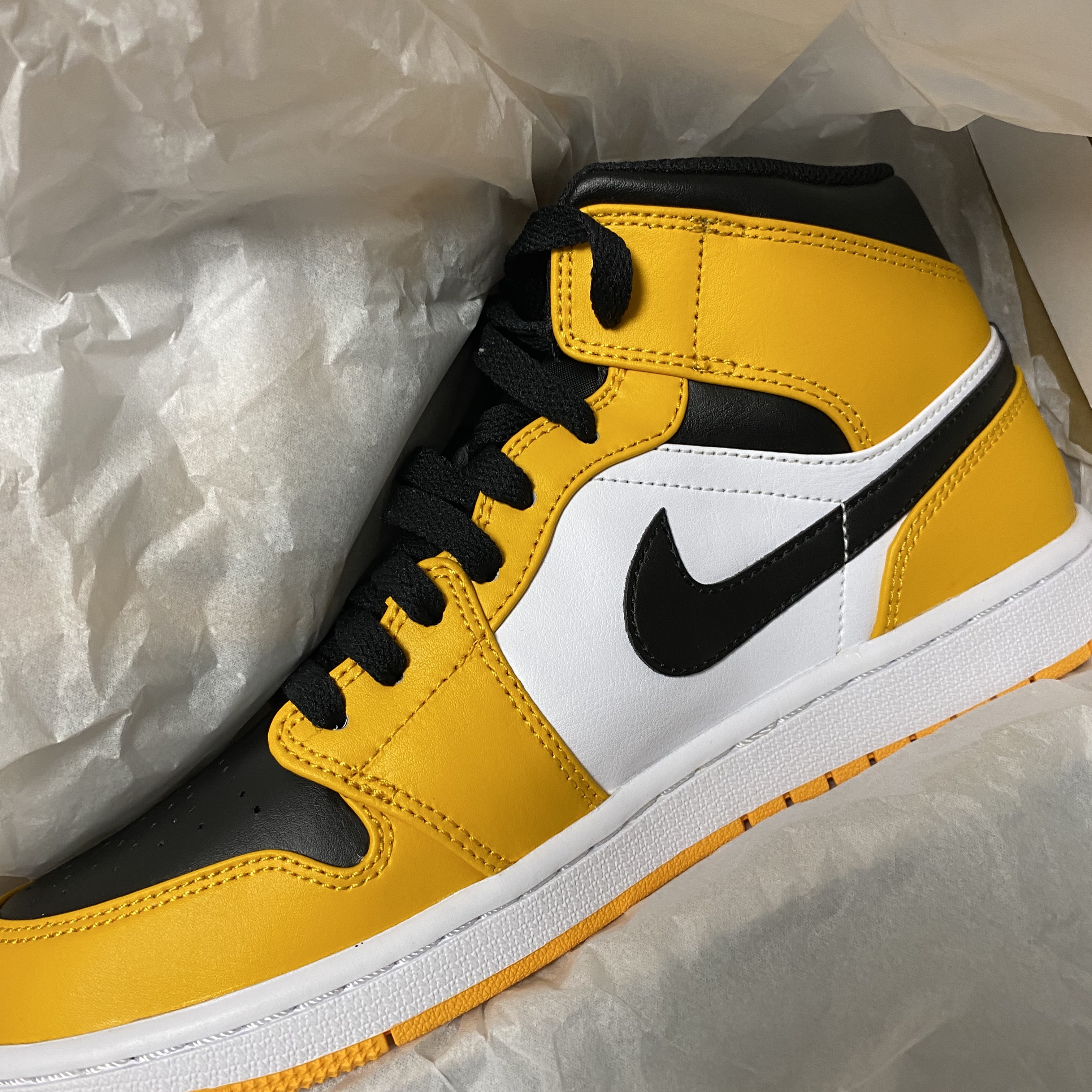 Jordan 1 Mid Taxi 착용 스타일