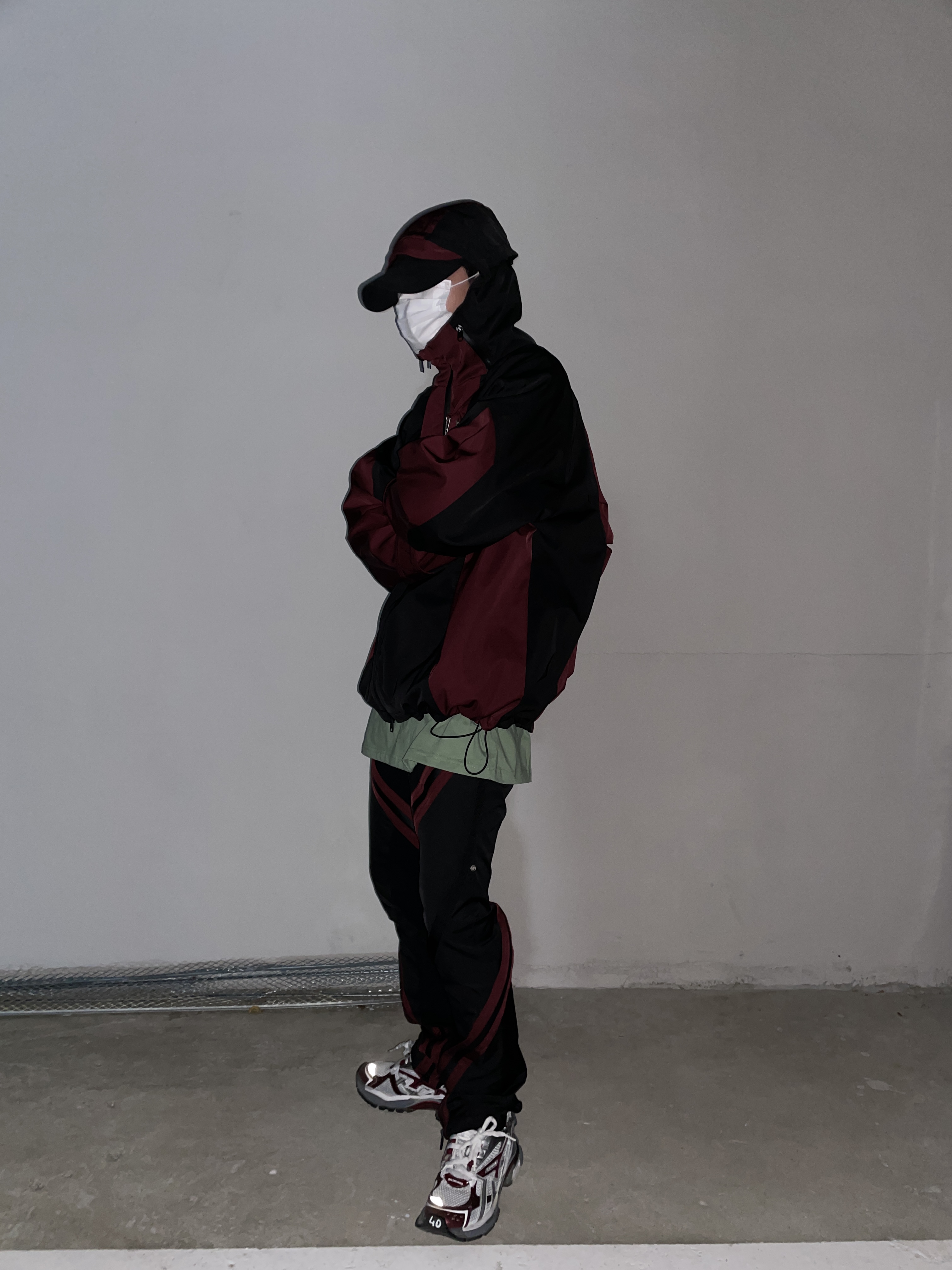 Undermycar Kame Multi Zip Turtle Shell Parka Hot Rod - 22FW, Balenciaga Runner Sneakers Grey Burgundy 착용 스타일 - 2