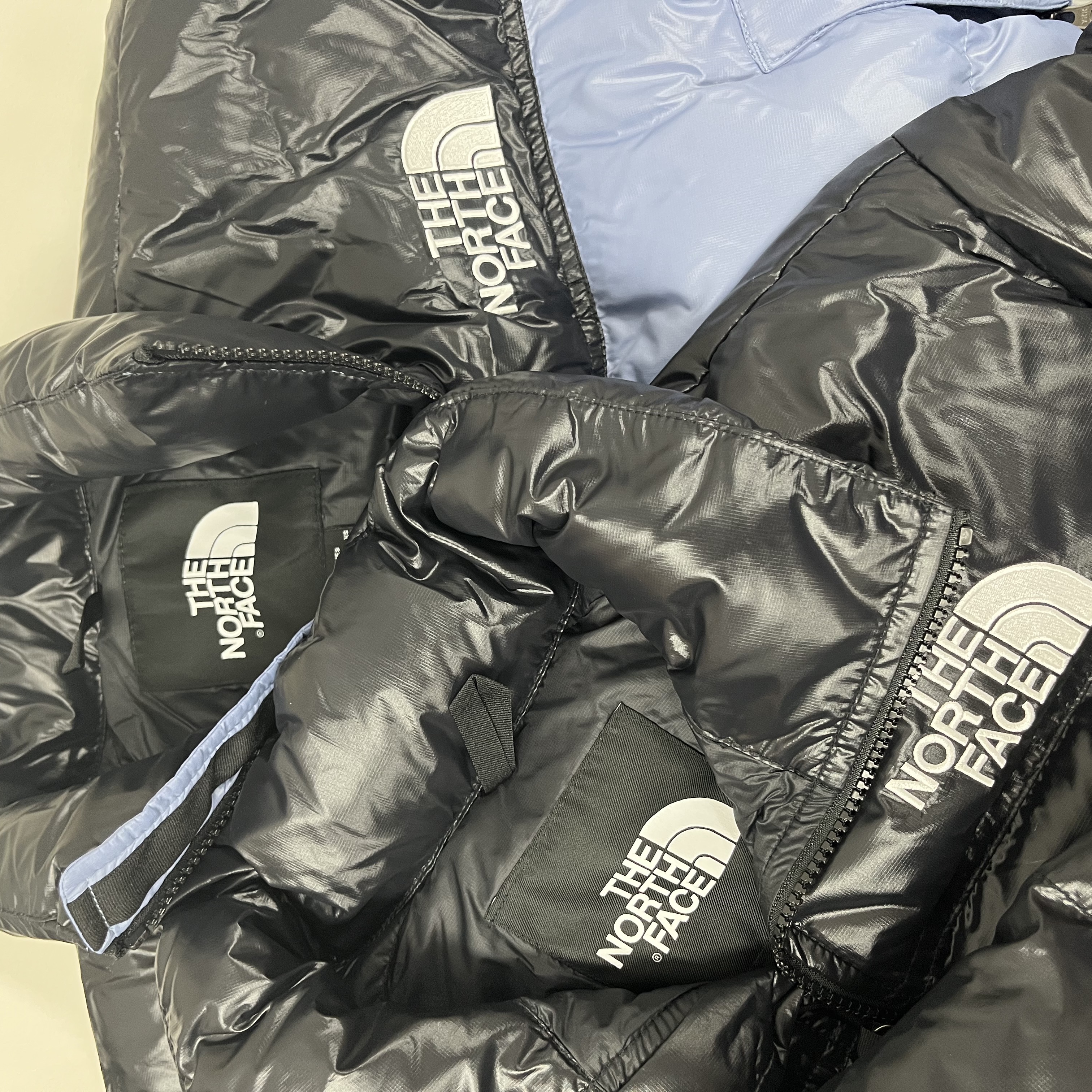 (W) The North Face Nuptse Short Jacket TNF Black, (W) The North Face Nuptse Short Jacket Folk Blue 착용 스타일