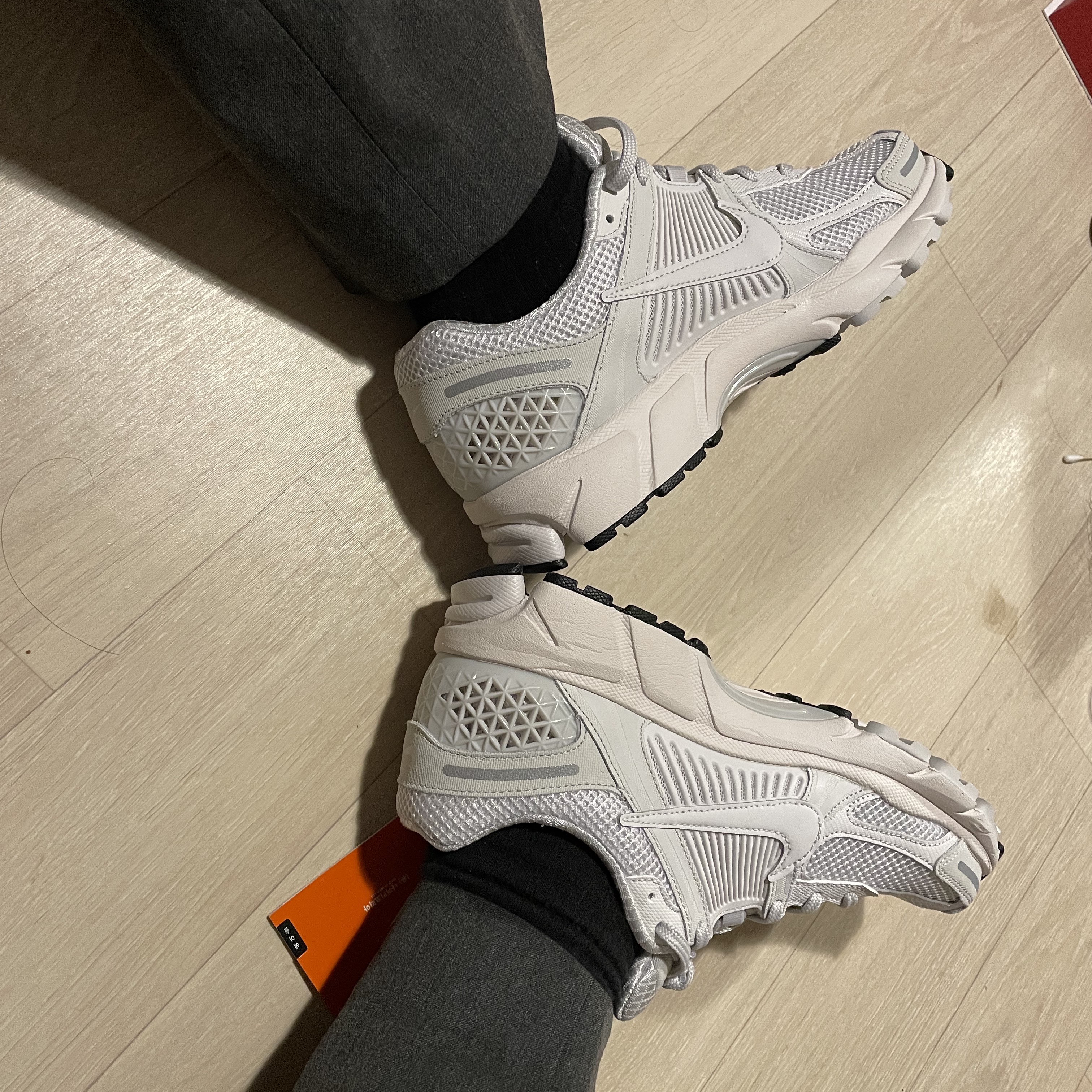 Nike Zoom Vomero 5 SP Vast Grey 2023 착용 스타일 - 3