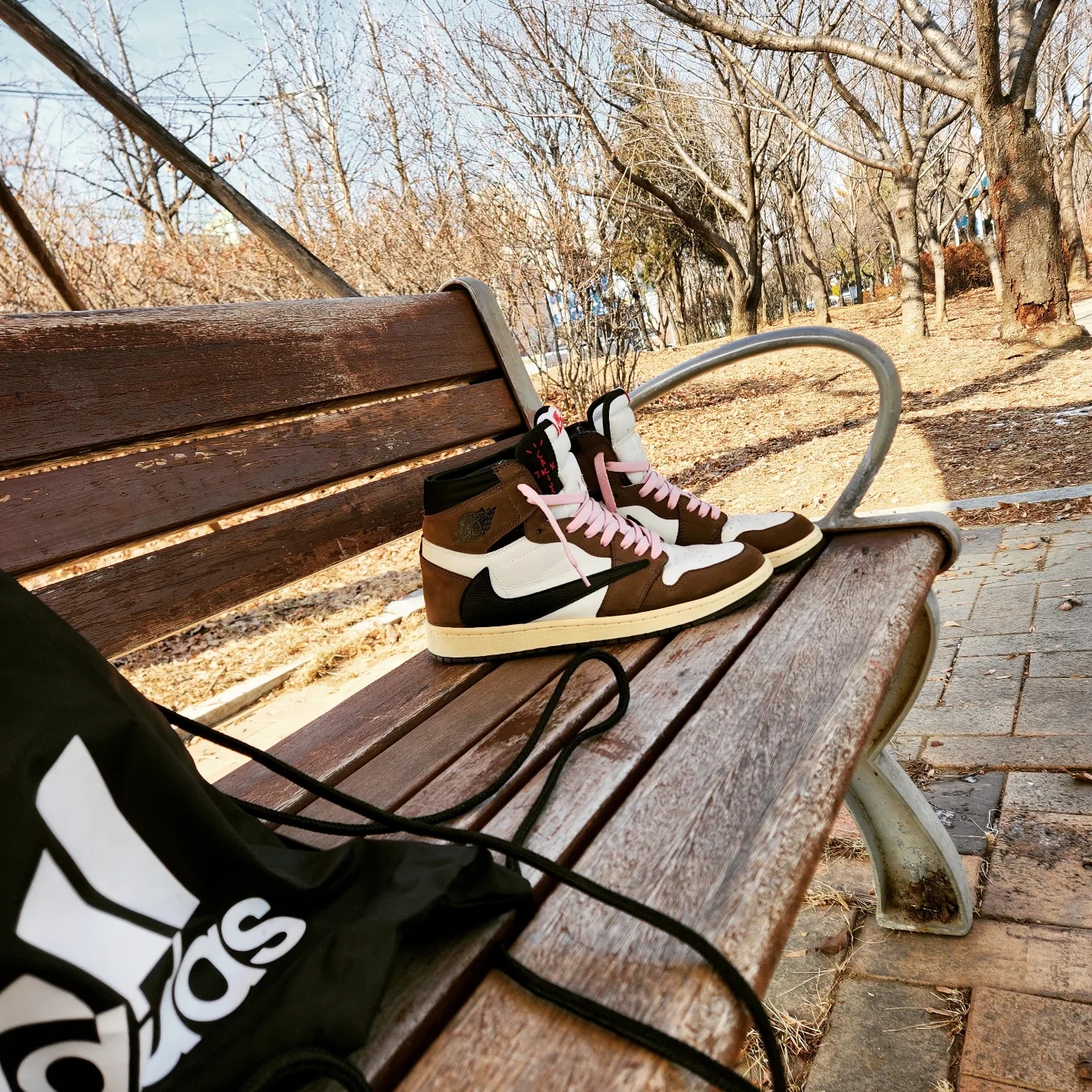 Jordan 1 x Travis Scott Retro High OG SP Mocha 착용 스타일