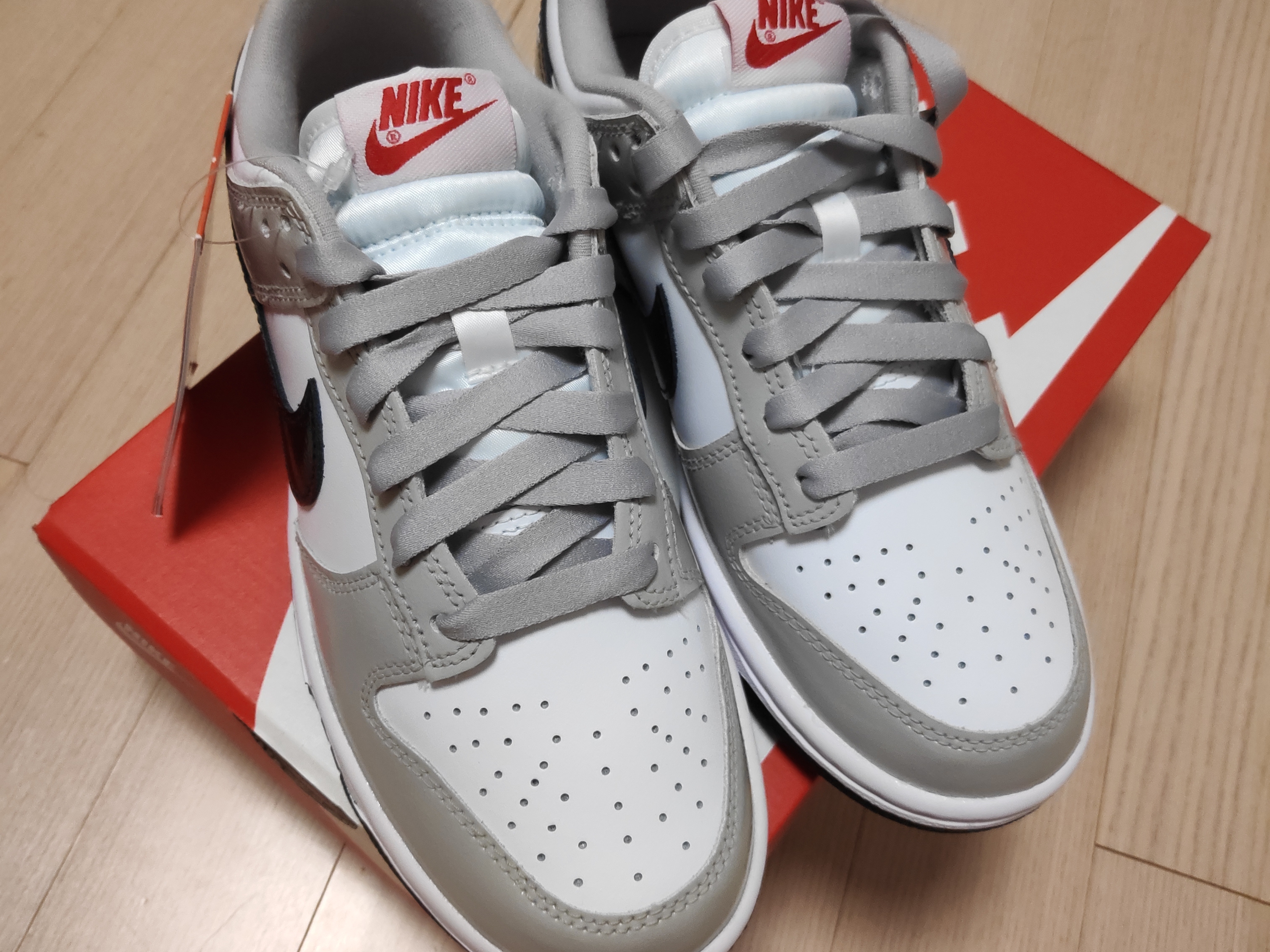 (W) Nike Dunk Low Essential Light Iron Ore Black 착용 스타일 - 1