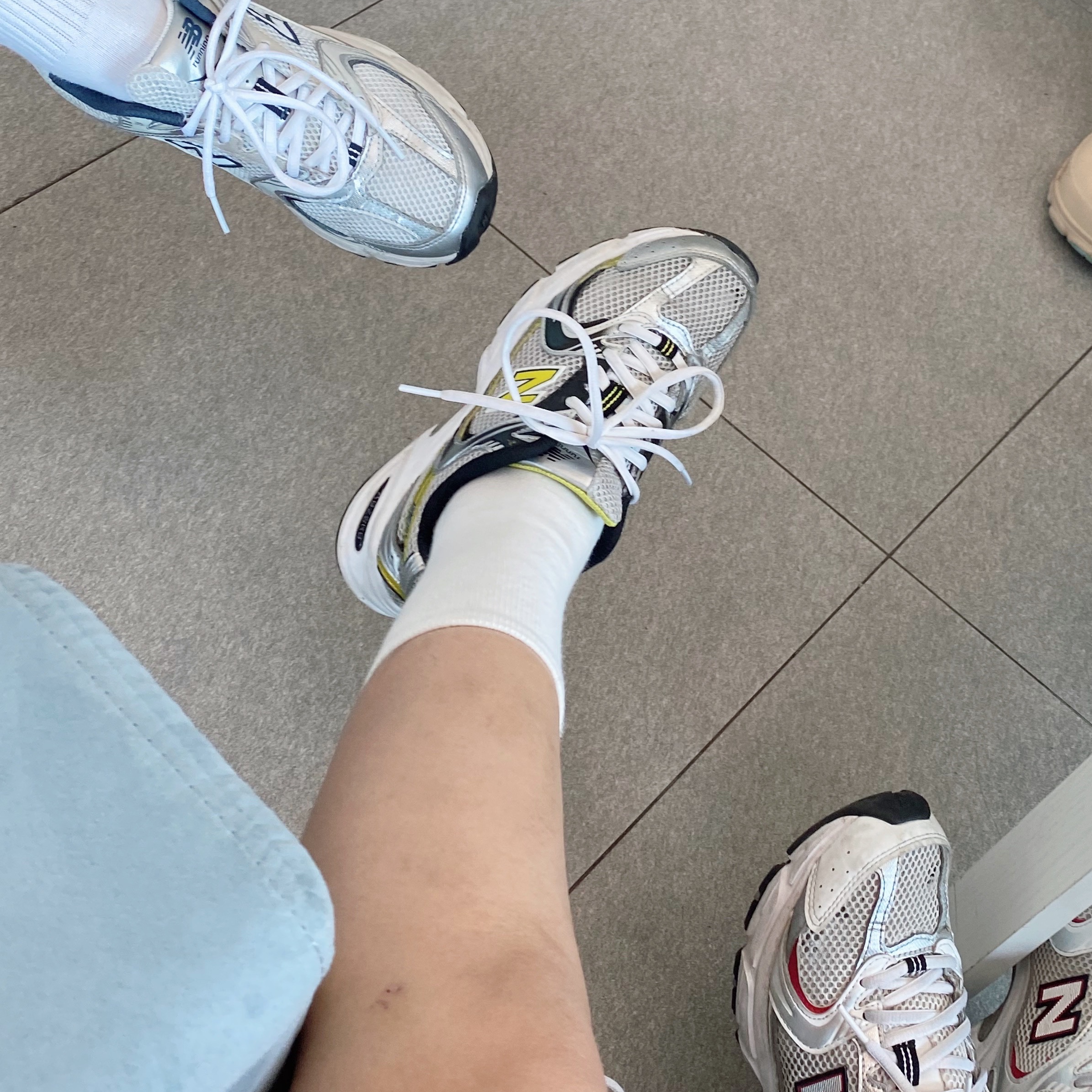New Balance 530 Silver 착용 스타일