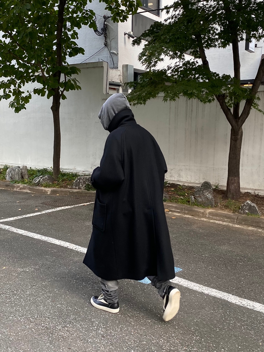 Undermycar Legion.02 Balmacaan Oversized Wool Coat Black 착용 스타일 - 3