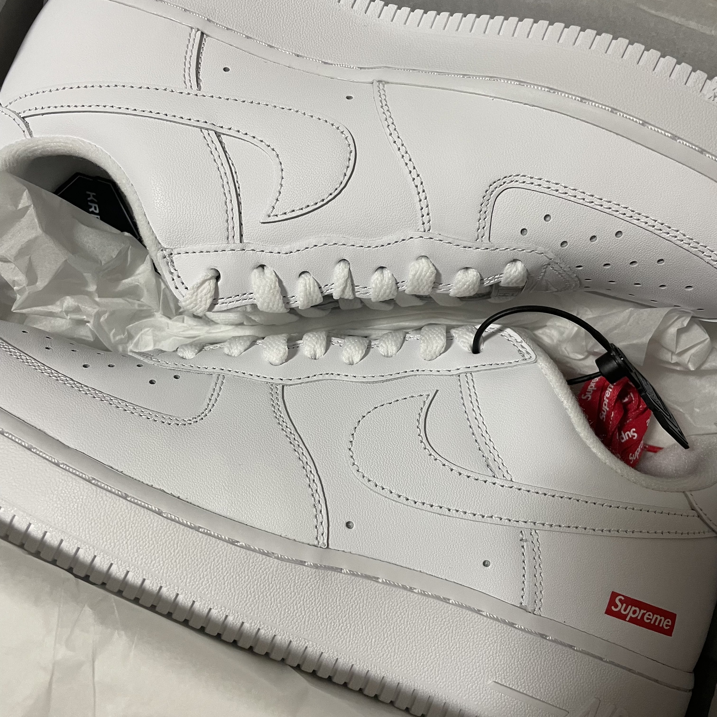 Nike x Supreme Air Force 1 Low White 착용 스타일