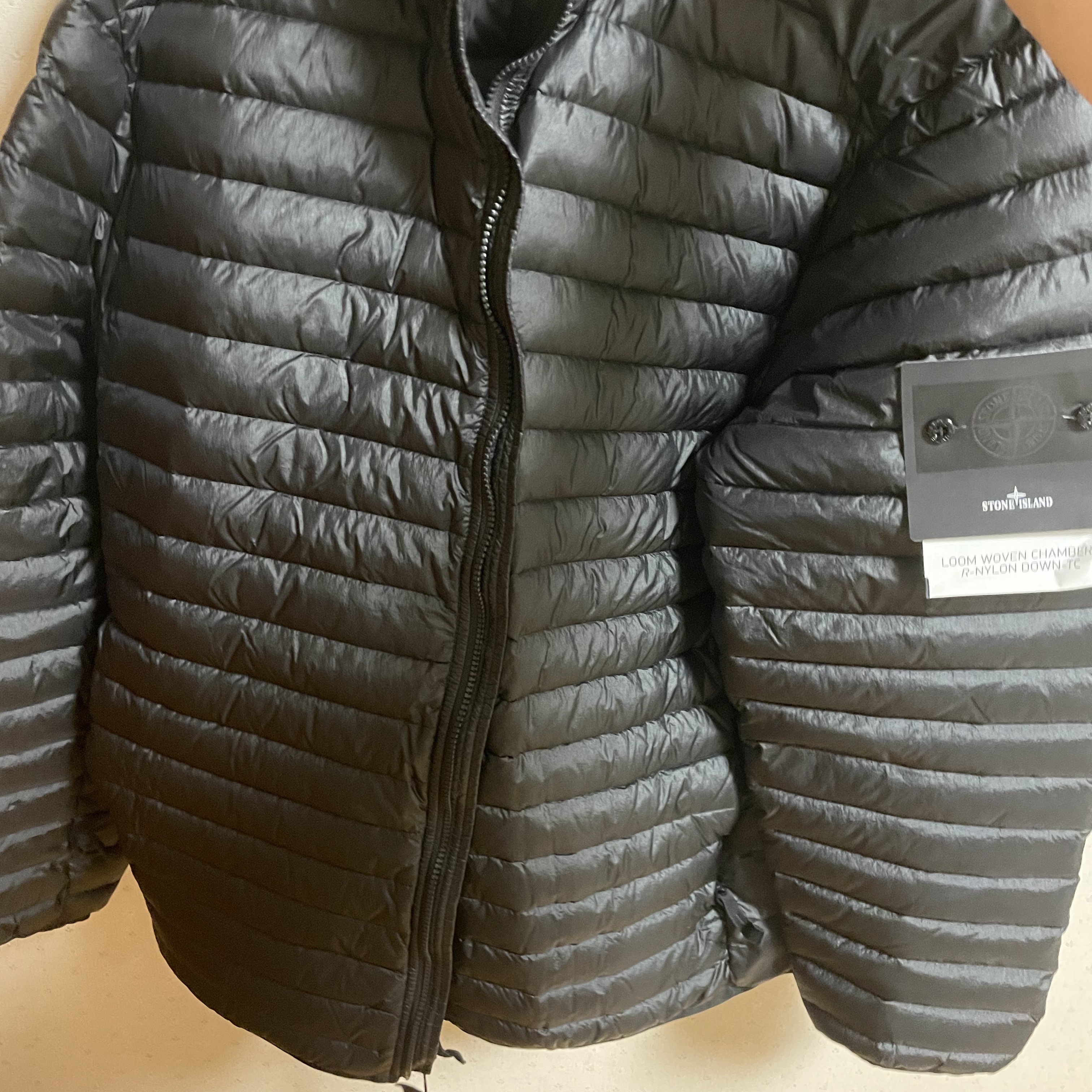 Stone Island 40324 Loom Woven Chambers R-Nylon Down-TC Packable Jacket Black - 22FW 착용 스타일