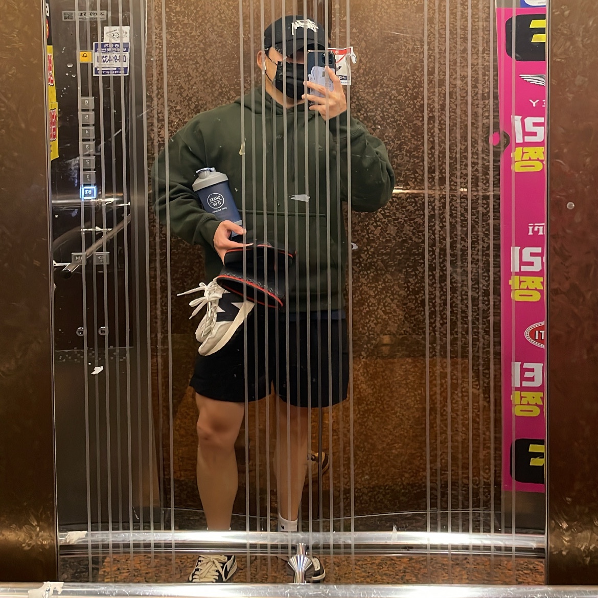 Stussy Basic Trucker Cap Black, Nike x Billie Eilish NRG Fleece Hoodie Sequoia - US/EU 착용 스타일