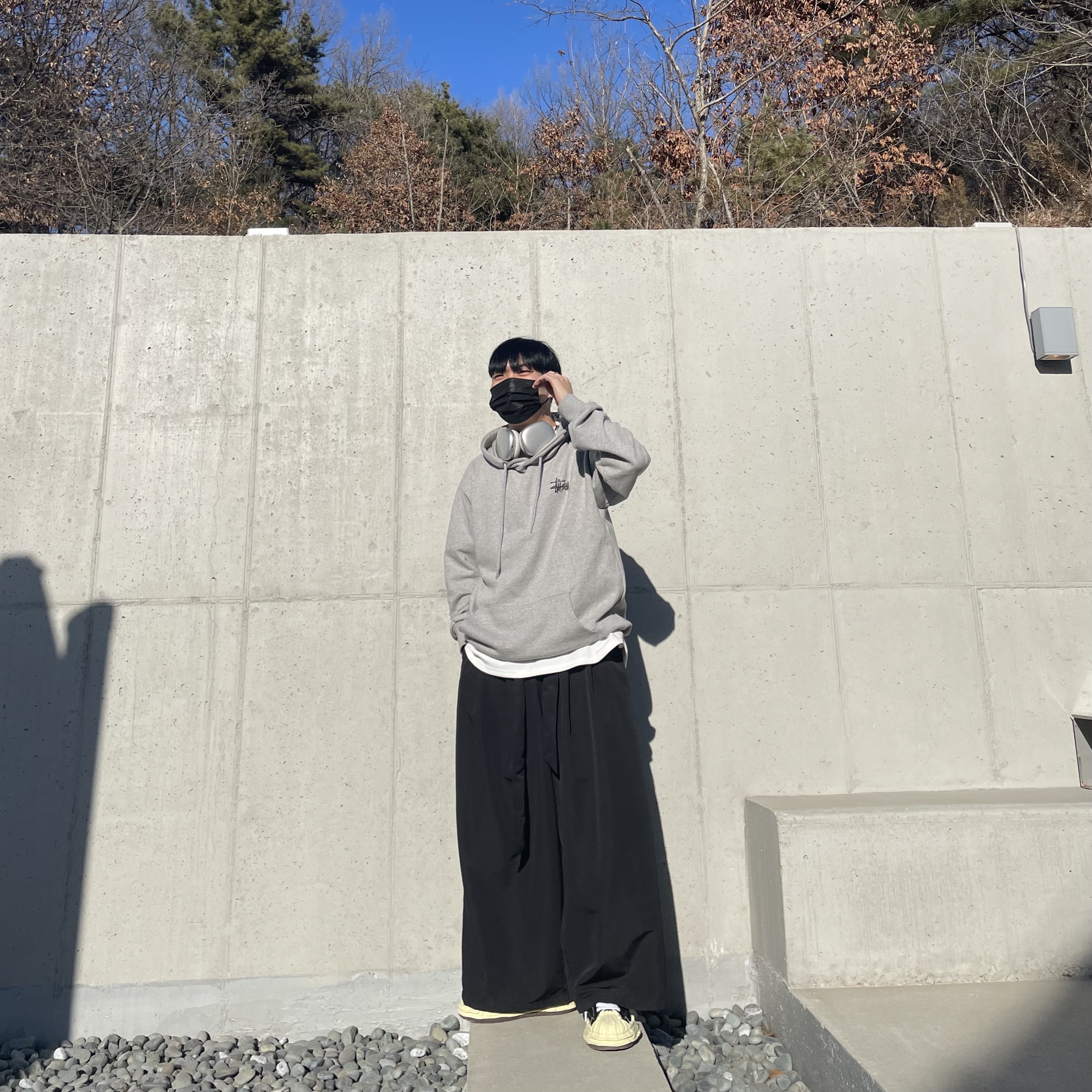 Maison Mihara Yasuhiro Blakey VL OG Sole Canvas Low-top Sneakers Black, Apple AirPods Max Lightning Silver (Korean Ver.) 착용 스타일 - 1