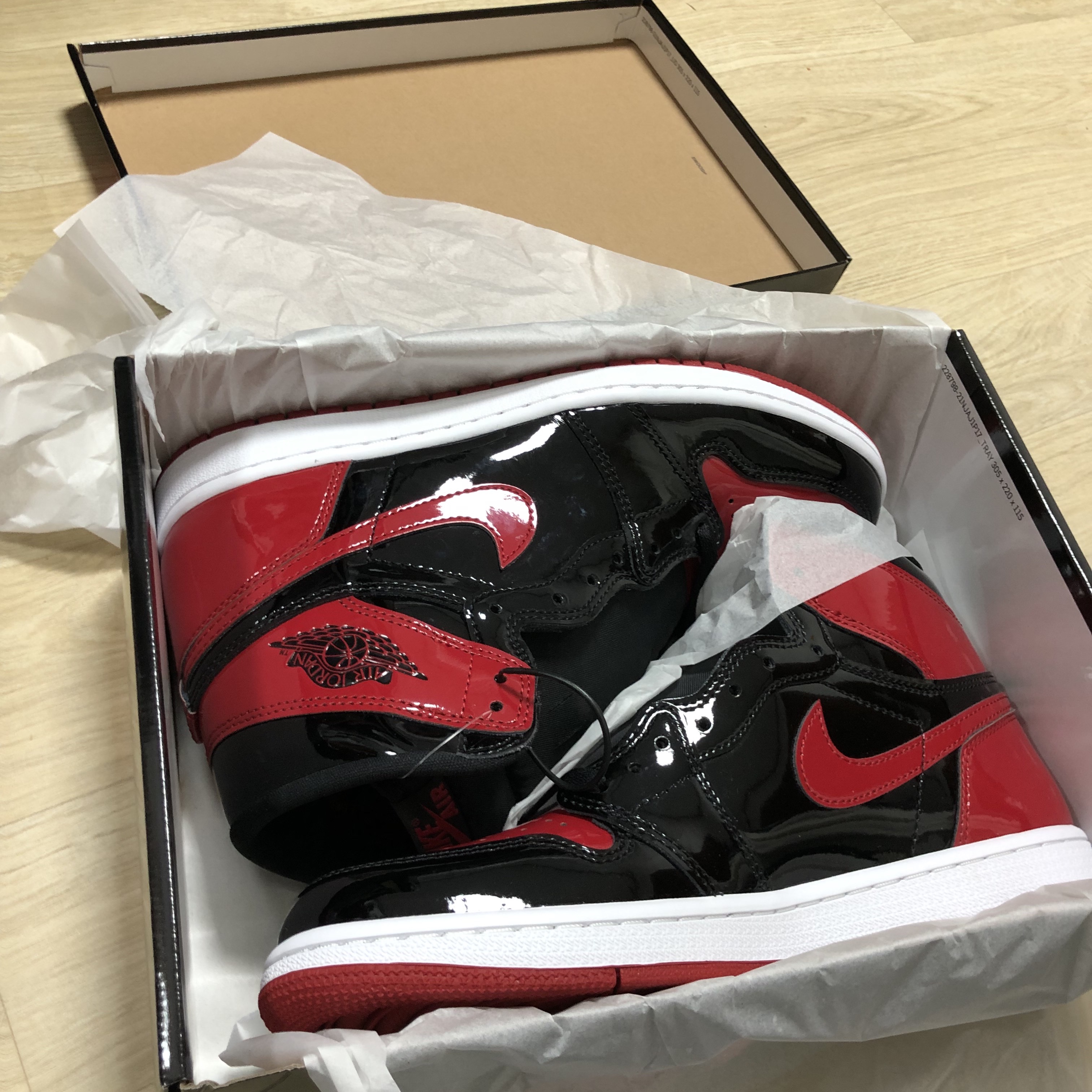 Jordan 1 Retro High OG Patent Bred 착용 스타일 - 2