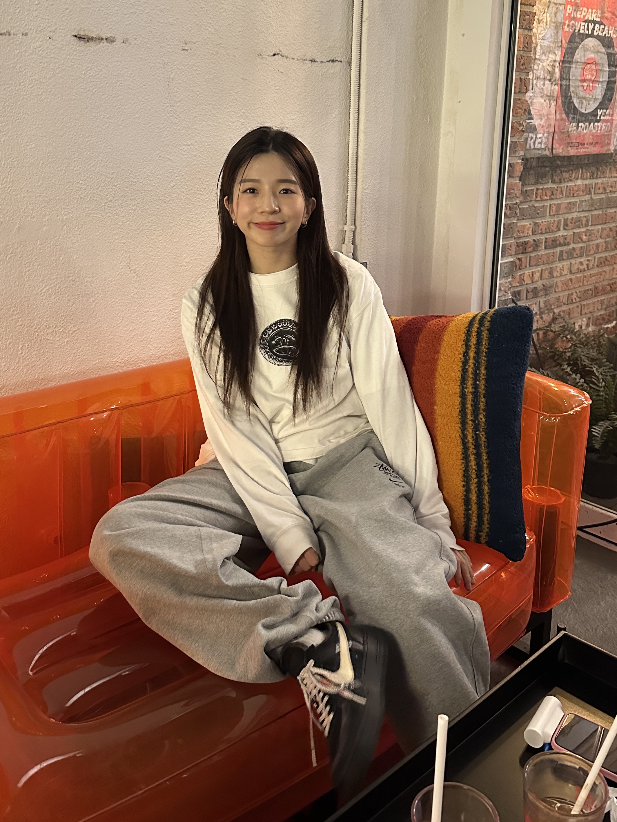 Nike x Off-White Air Force 1 Low Black White, Nike x Stussy Big Swoosh LS T-Shirt White - Asia 착용 스타일 - 1