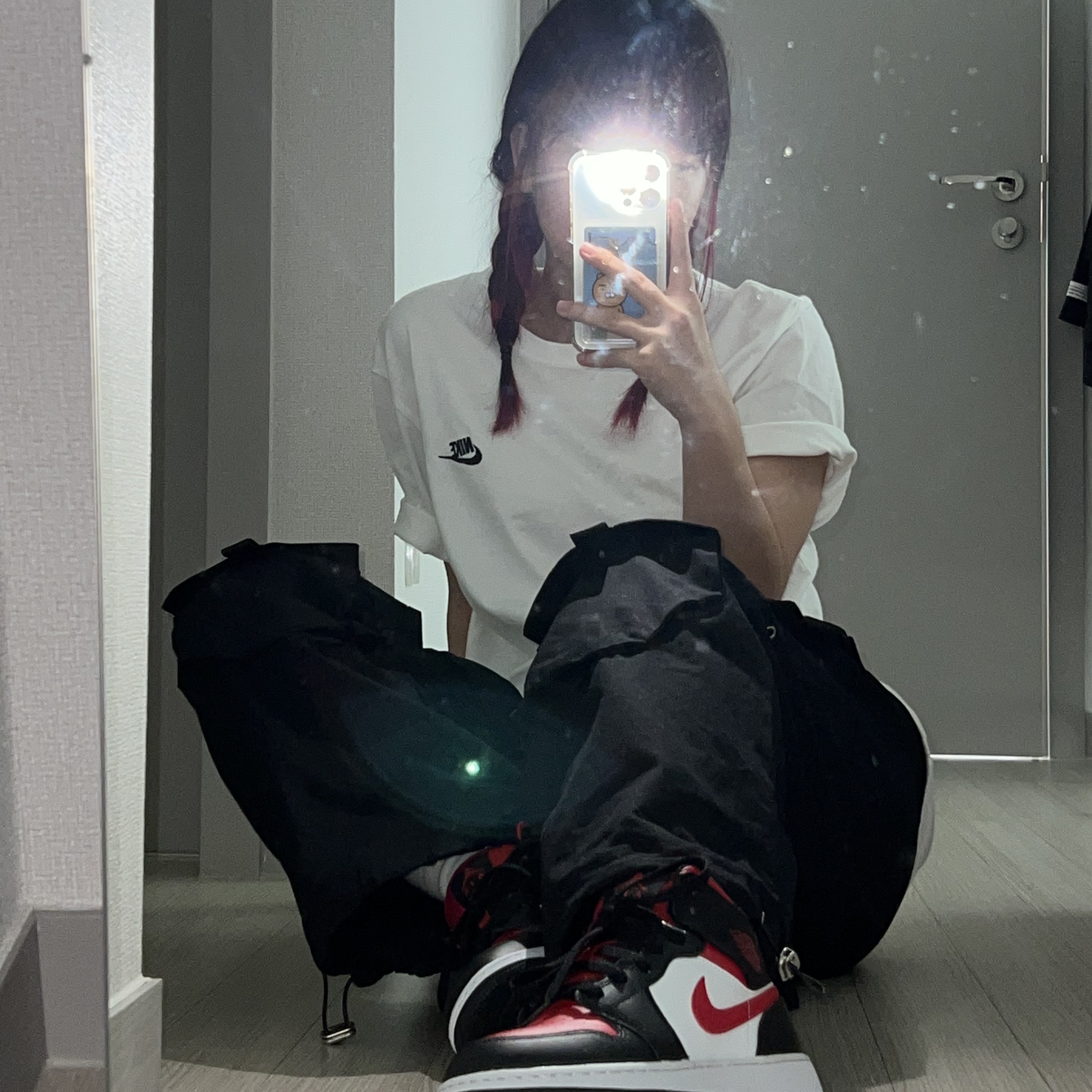 (GS) Jordan 1 Mid Black Fire Red 착용 스타일 - 2