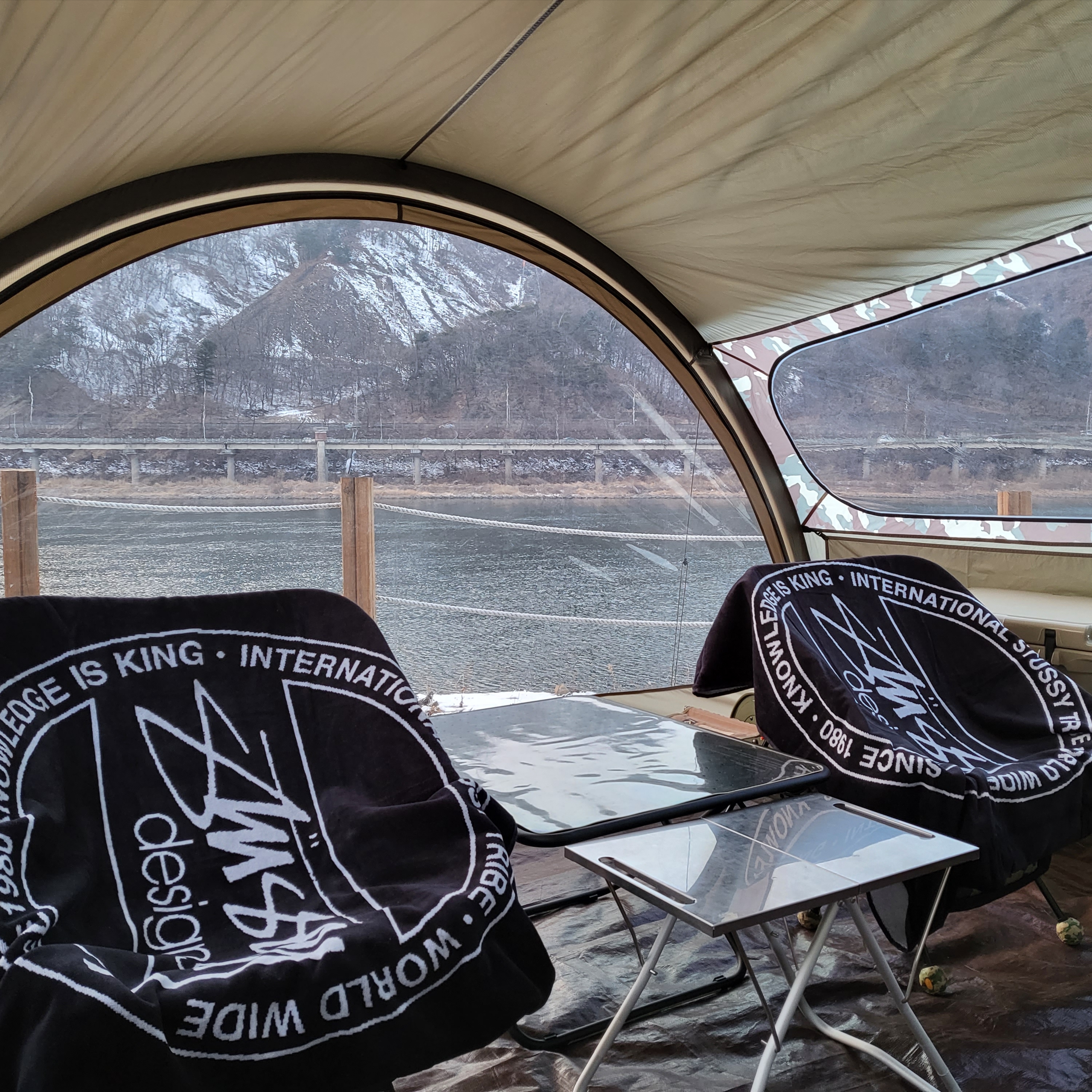 Stussy Dot Jacquard Towel Black 착용 스타일 - 1
