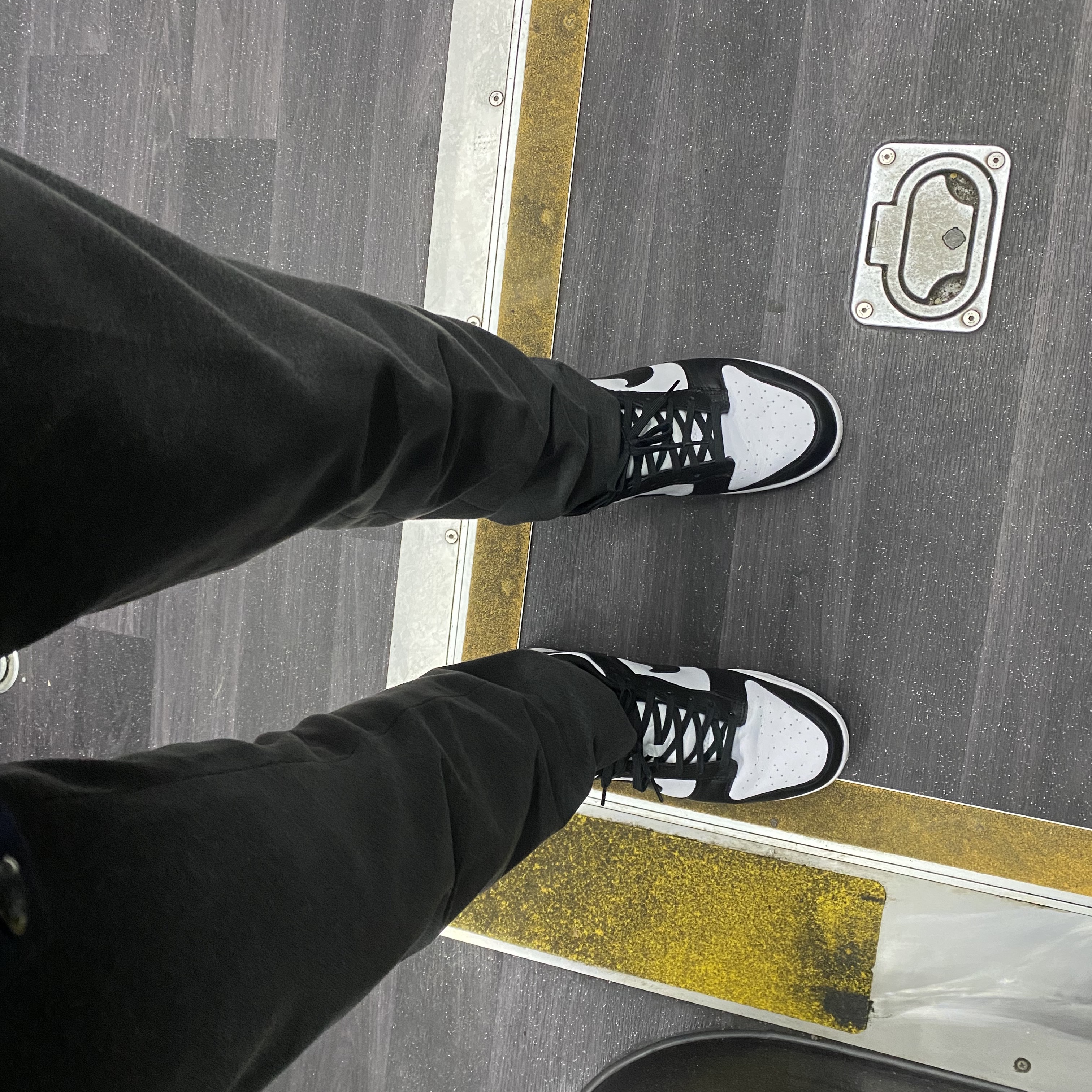 Nike Dunk Low Retro Black 착용 스타일