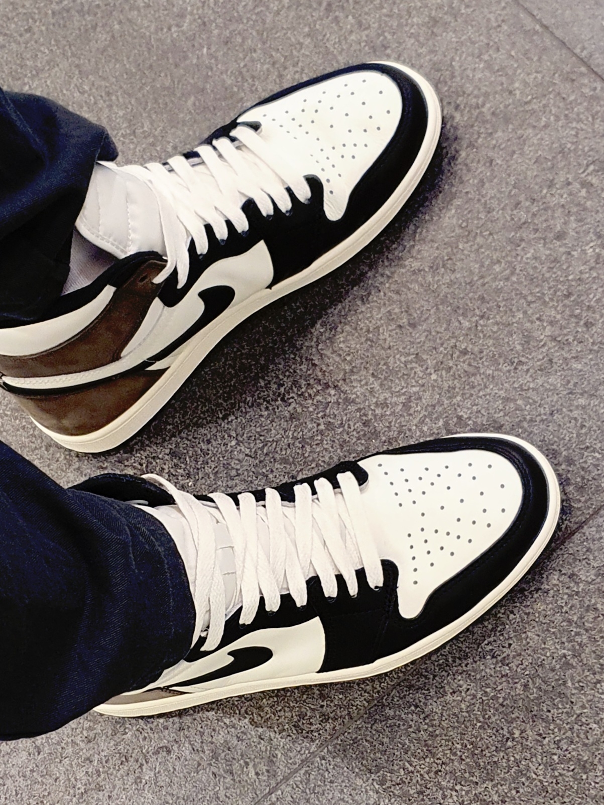 Jordan 1 Retro High OG Black Mocha 착용 스타일 - 4