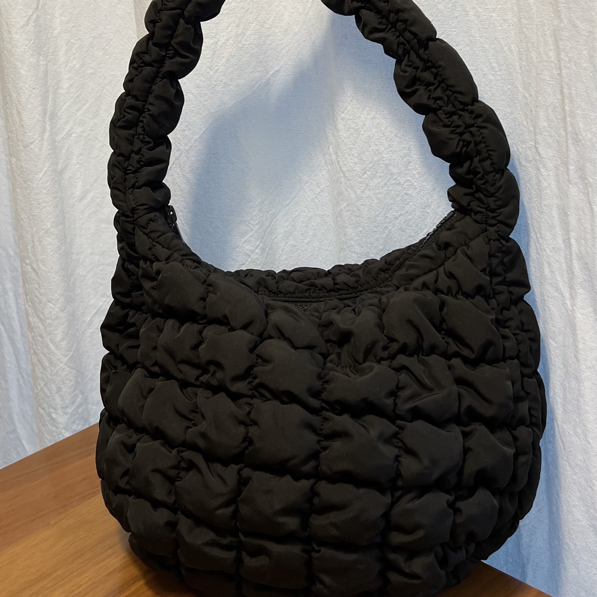COS Quilted Mini Bag Black 착용 스타일
