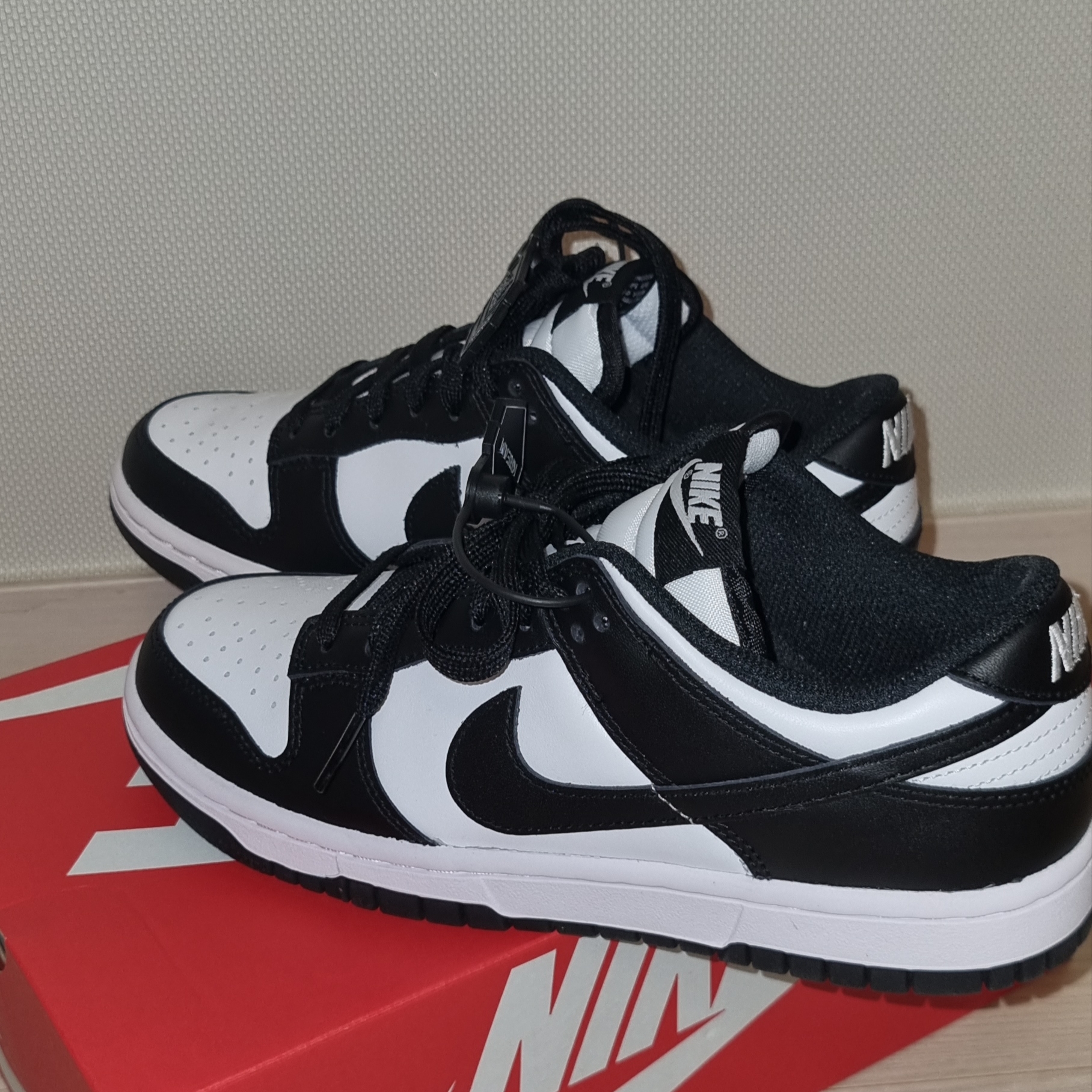 (W) Nike Dunk Low Black 착용 스타일 - 1