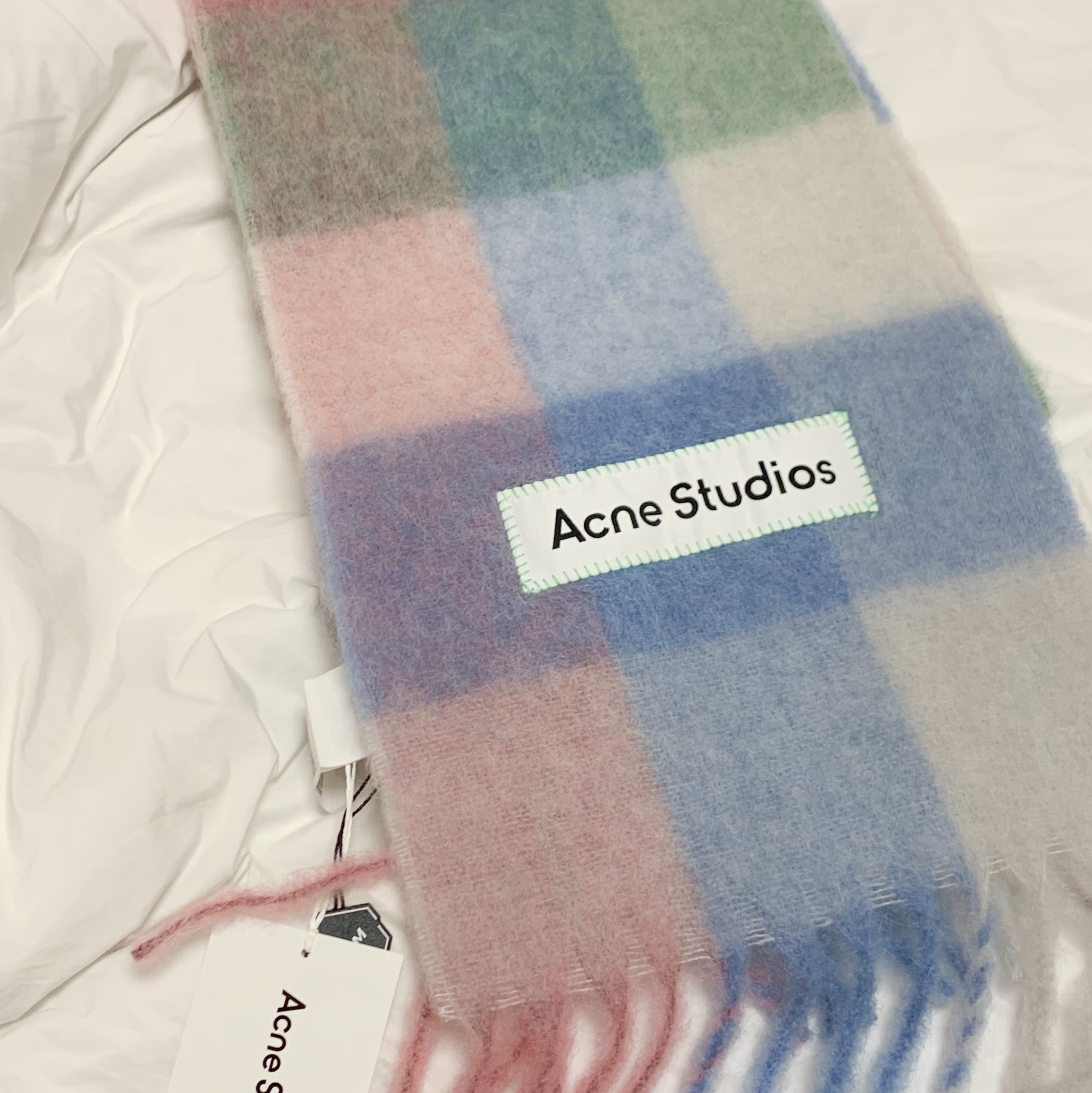 Acne Studios Mohair Check Muffler Pink Light Blue Green 착용 스타일 - 2