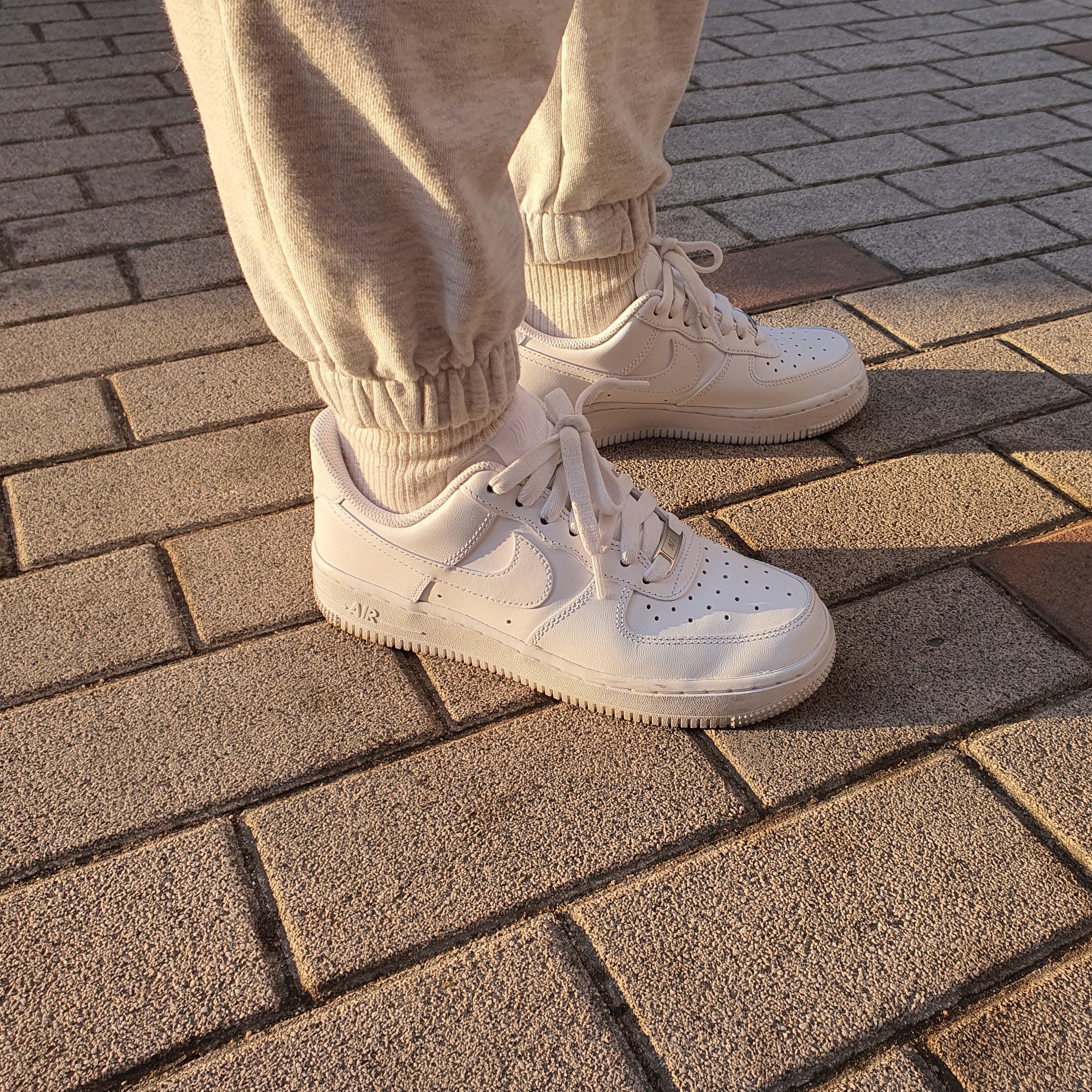 (W) Nike Air Force 1 '07 Low White 착용 스타일 - 2