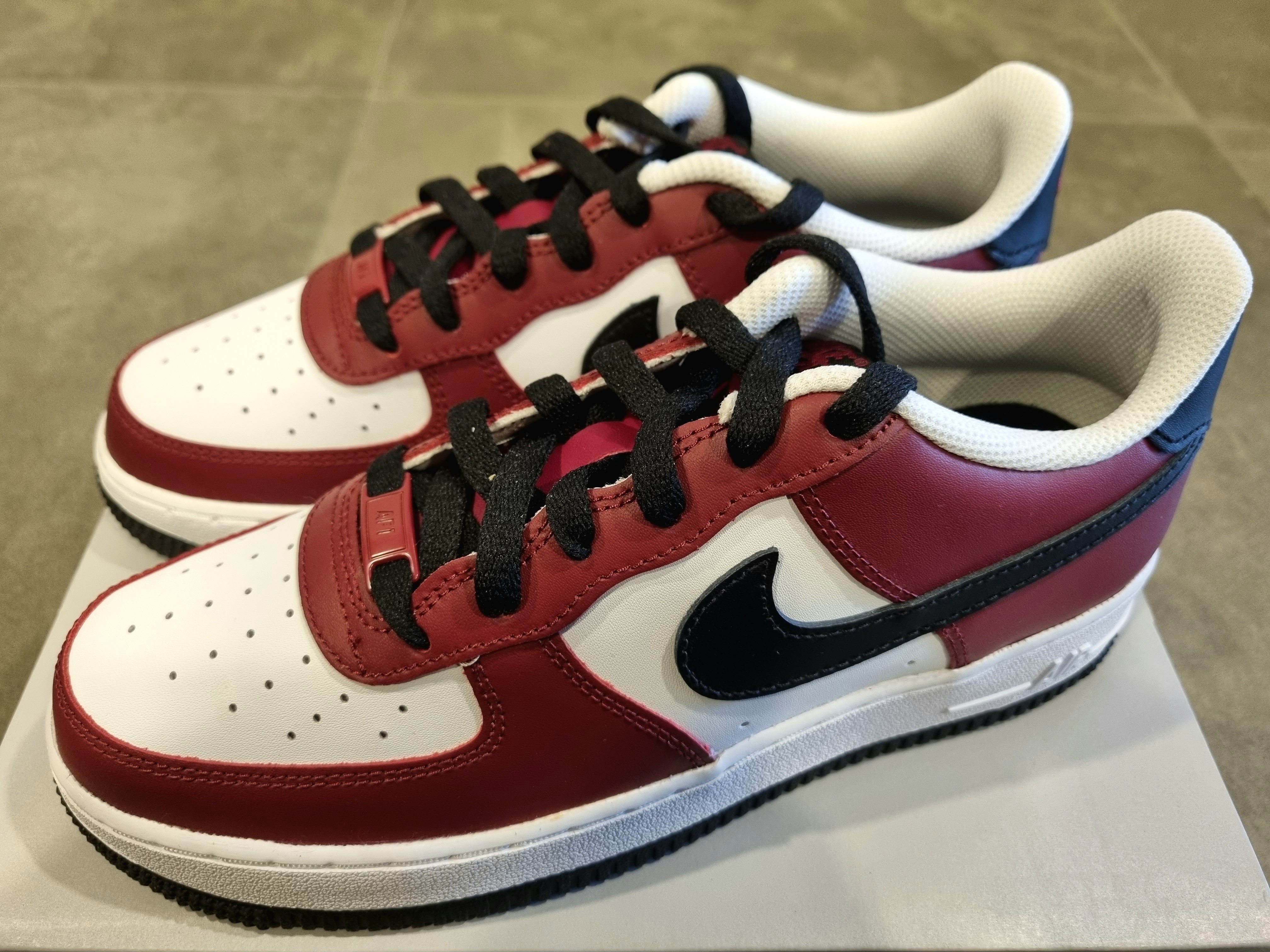 (GS) Nike Air Force 1 LV8 Team Red 착용 스타일 - 4