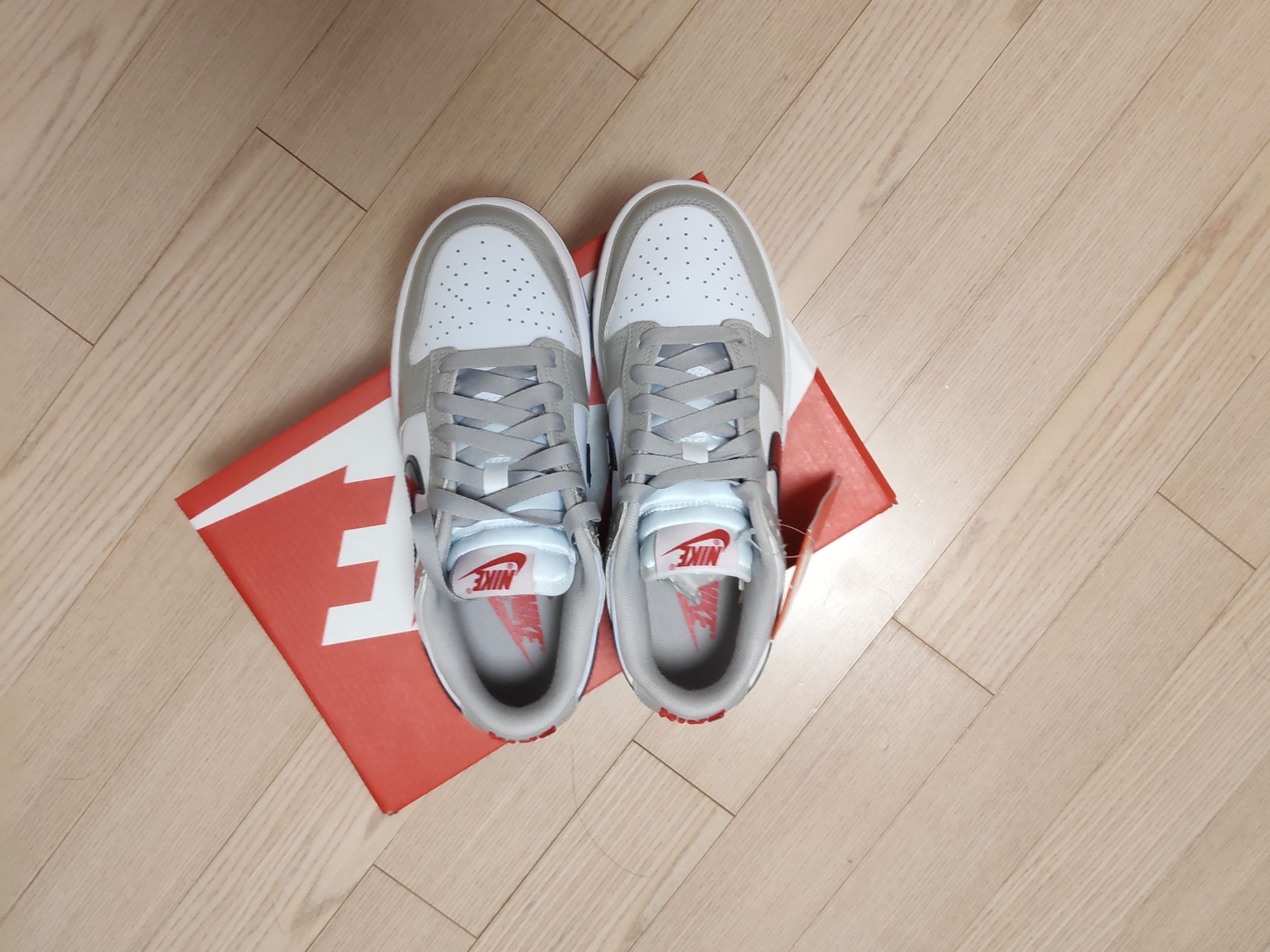 (W) Nike Dunk Low Essential Light Iron Ore Black 착용 스타일 - 2