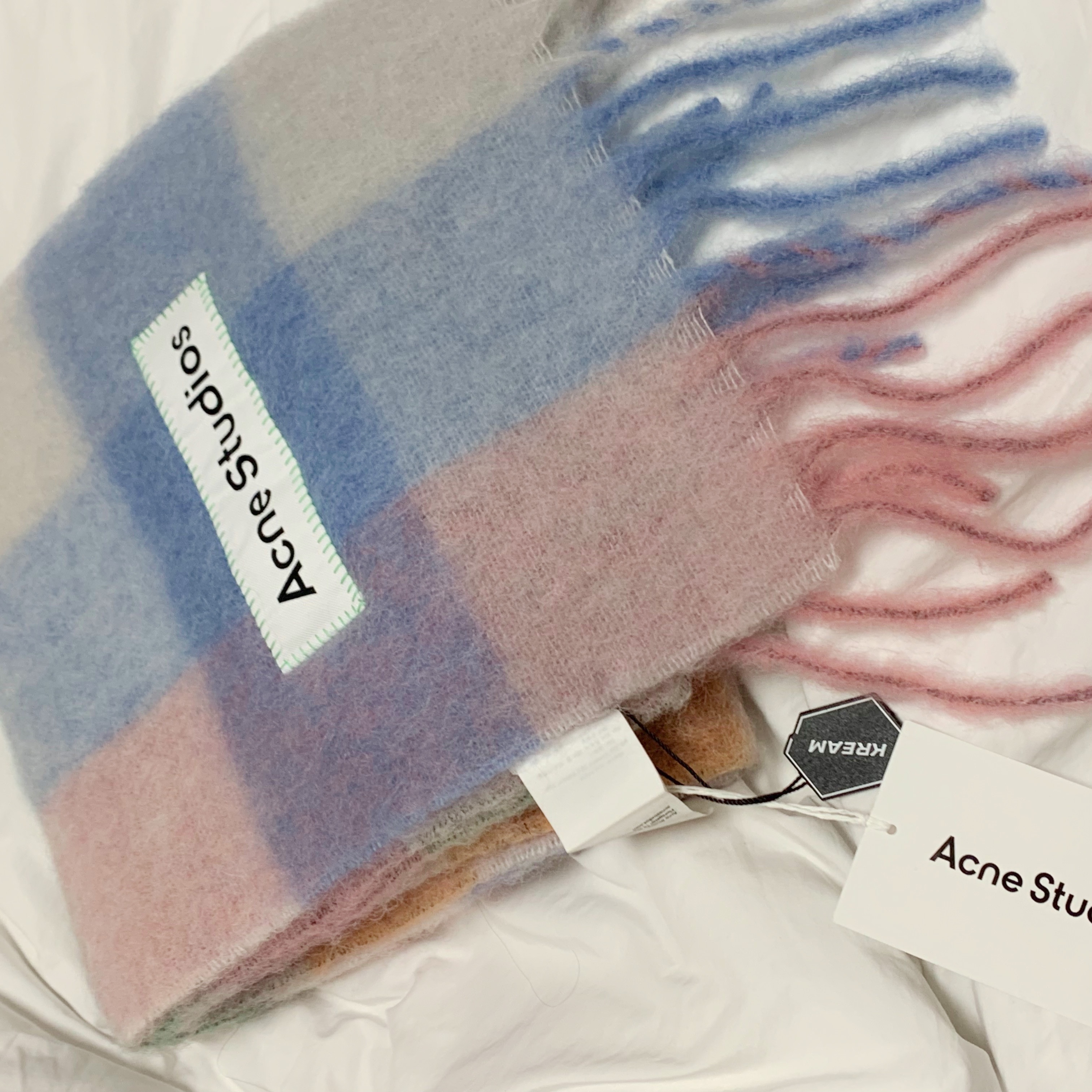 Acne Studios Mohair Check Muffler Pink Light Blue Green 착용 스타일 - 4