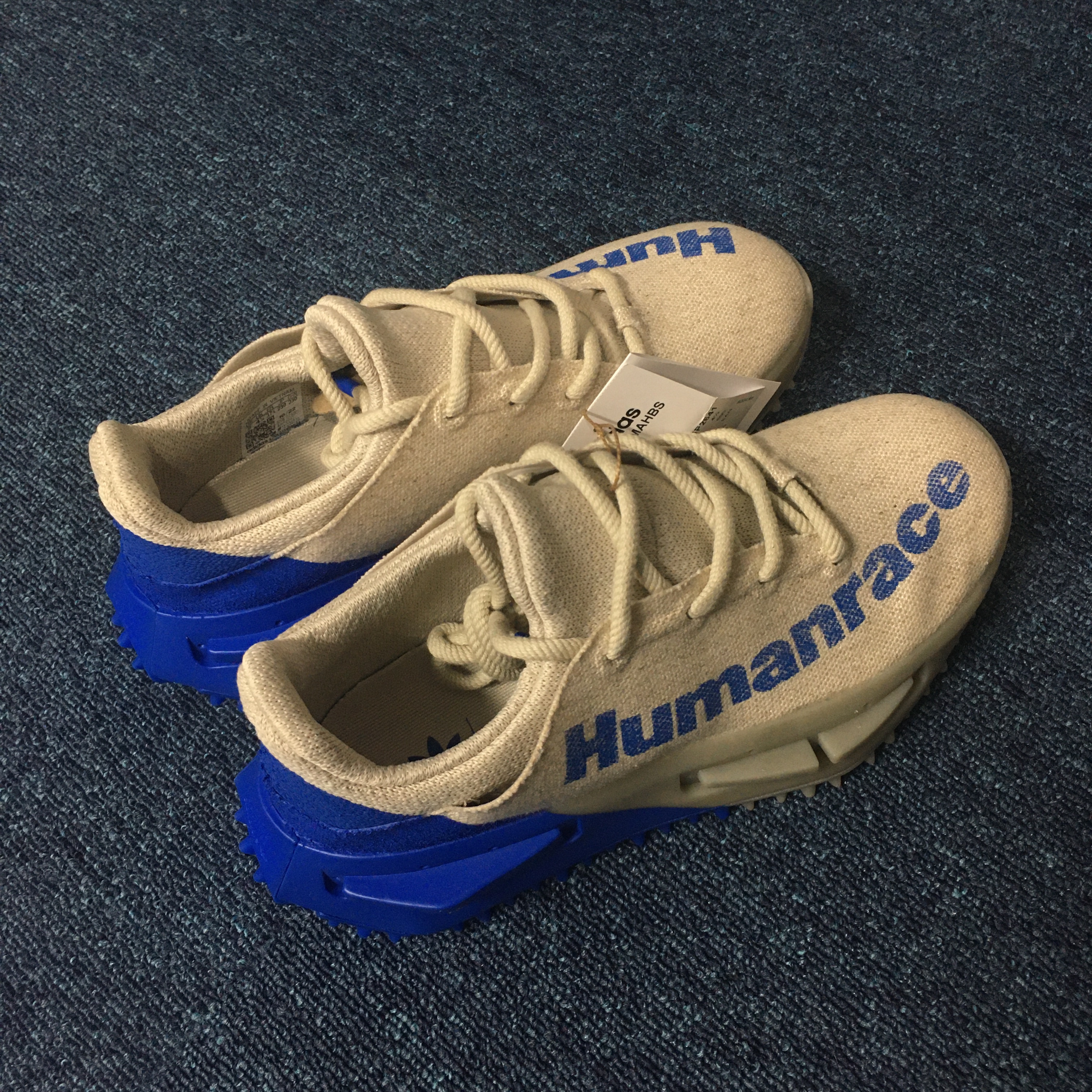 Adidas x Pharrell Williams Humanrace NMD S1 Mahbs Light Brown Bold Blue 착용 스타일 - 1