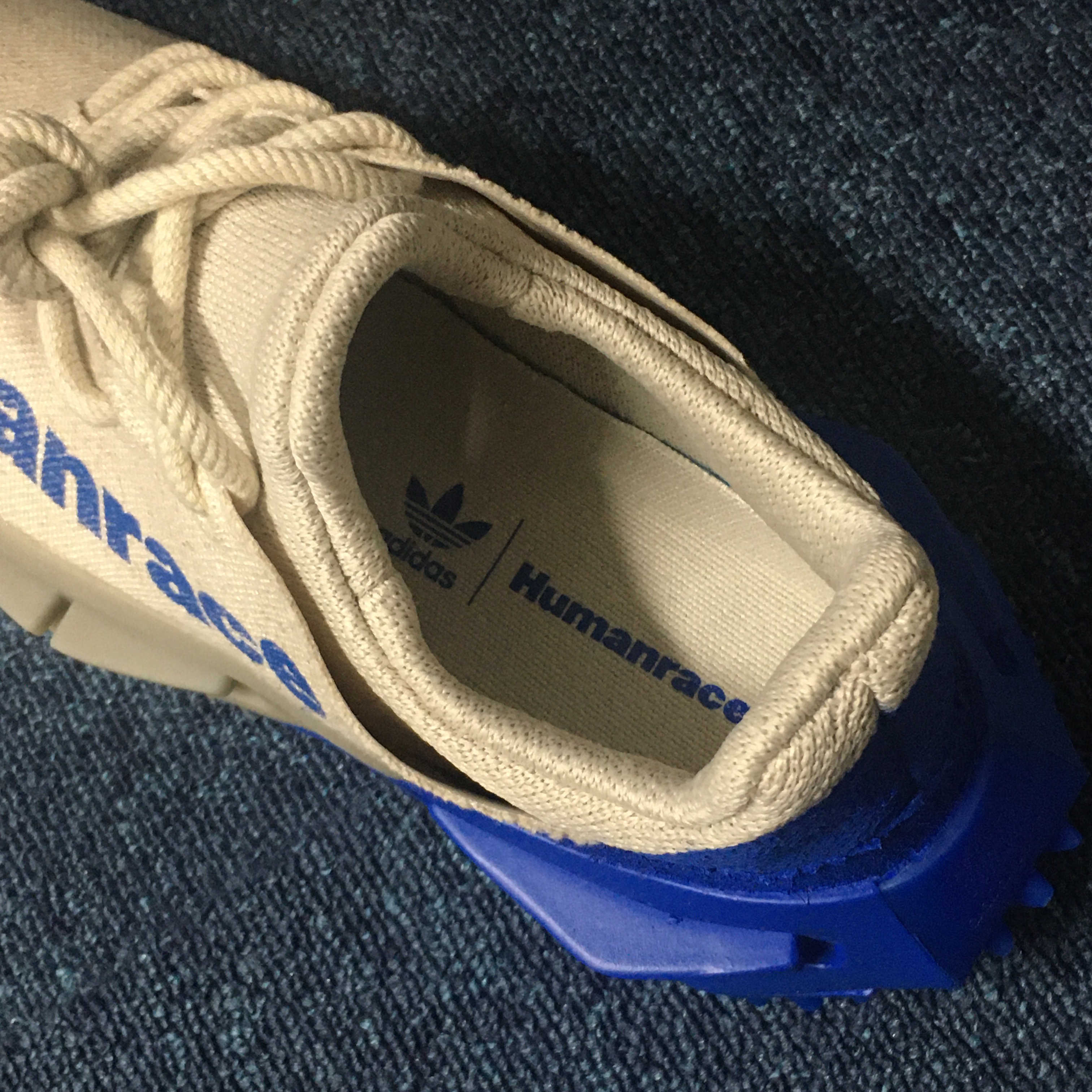 Adidas x Pharrell Williams Humanrace NMD S1 Mahbs Light Brown Bold Blue 착용 스타일 - 4