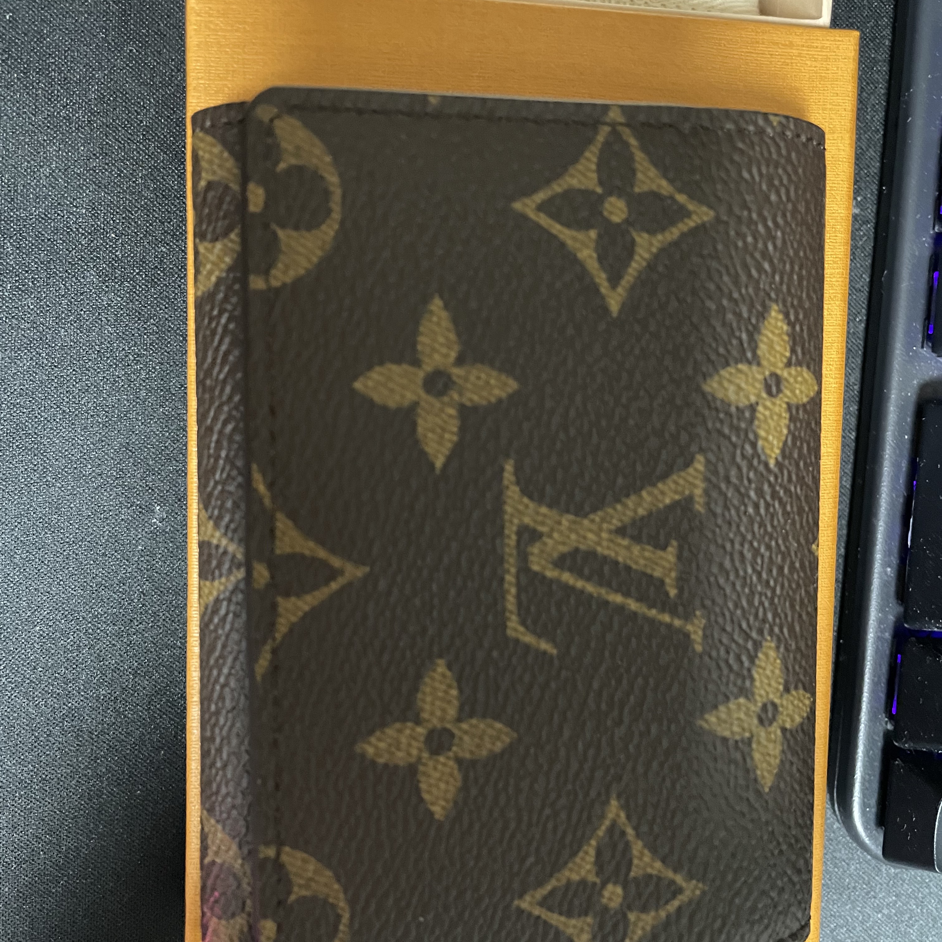 Louis Vuitton Envelope Business Card Holder Monogram 착용 스타일