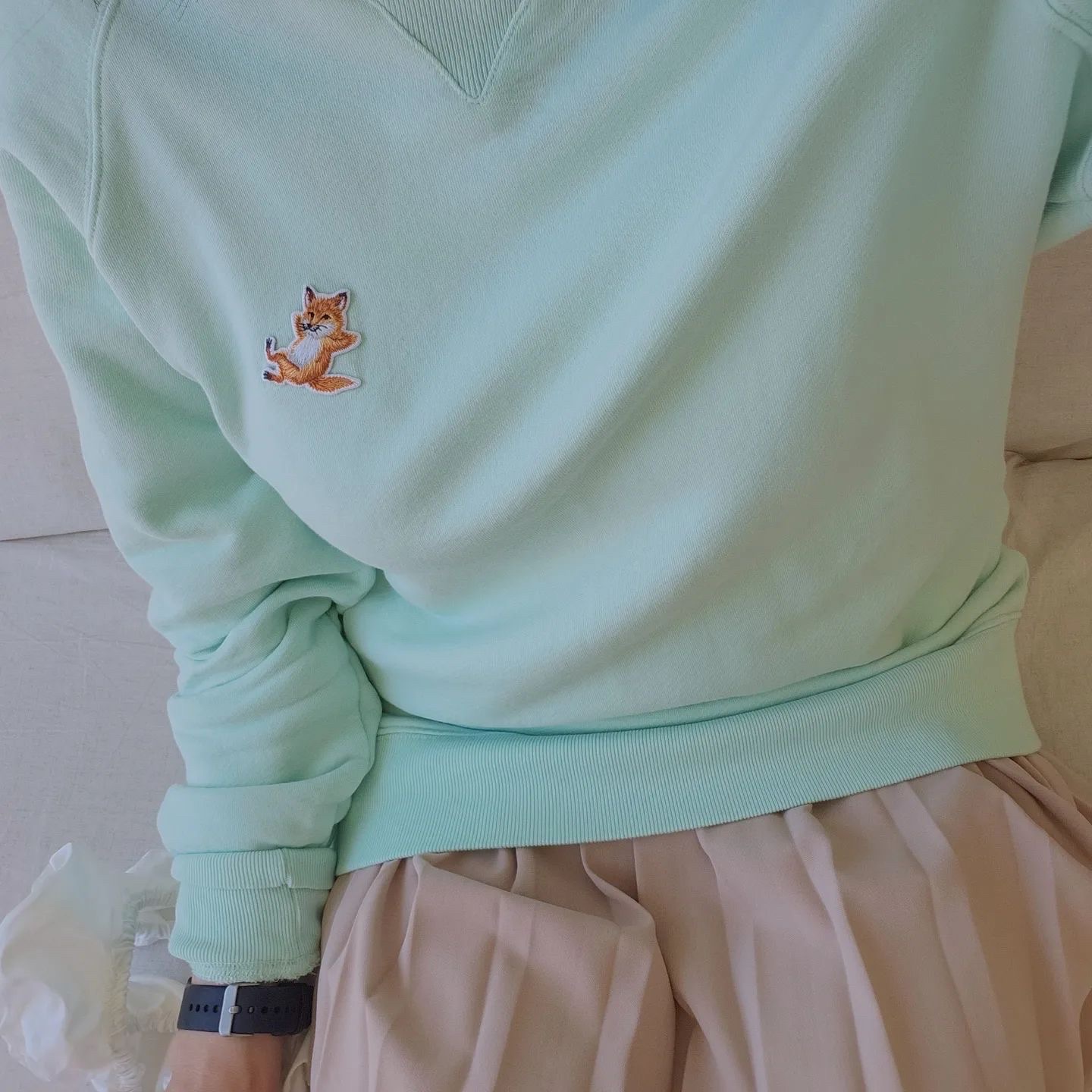 Maison Kitsune Chillax Fox Patch Classic Sweatshirt Mint 착용 스타일