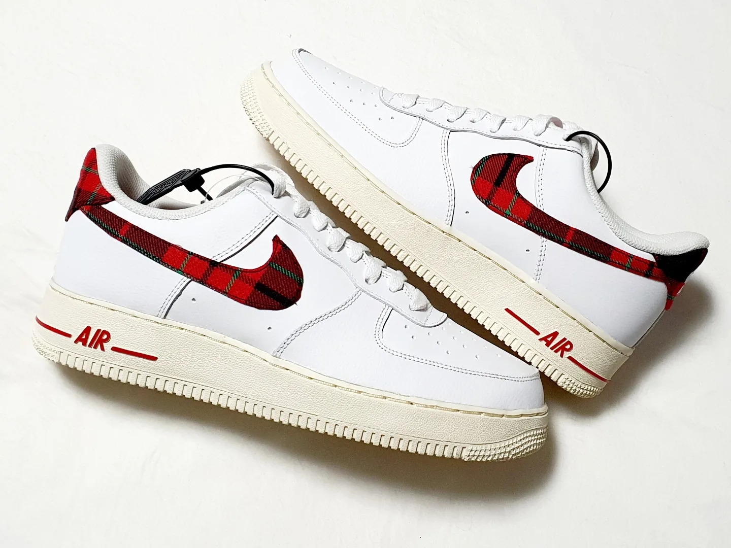 Nike Air Force 1 Low University Red Stadium Green 착용 스타일 - 3