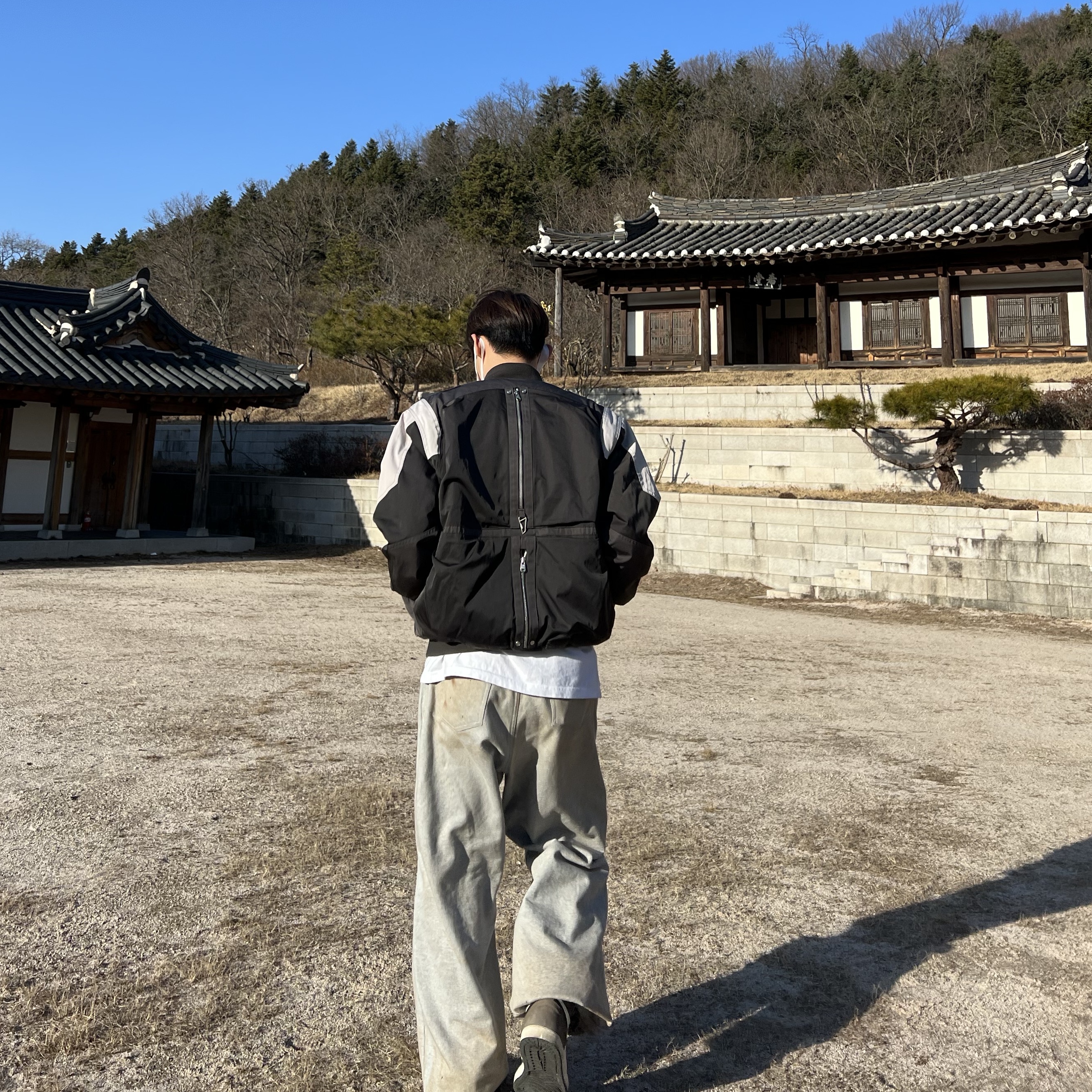 Undermycar Wani Kame Multi Block Pocket Turtle Bomber Driftwood - 22FW 착용 스타일 - 1