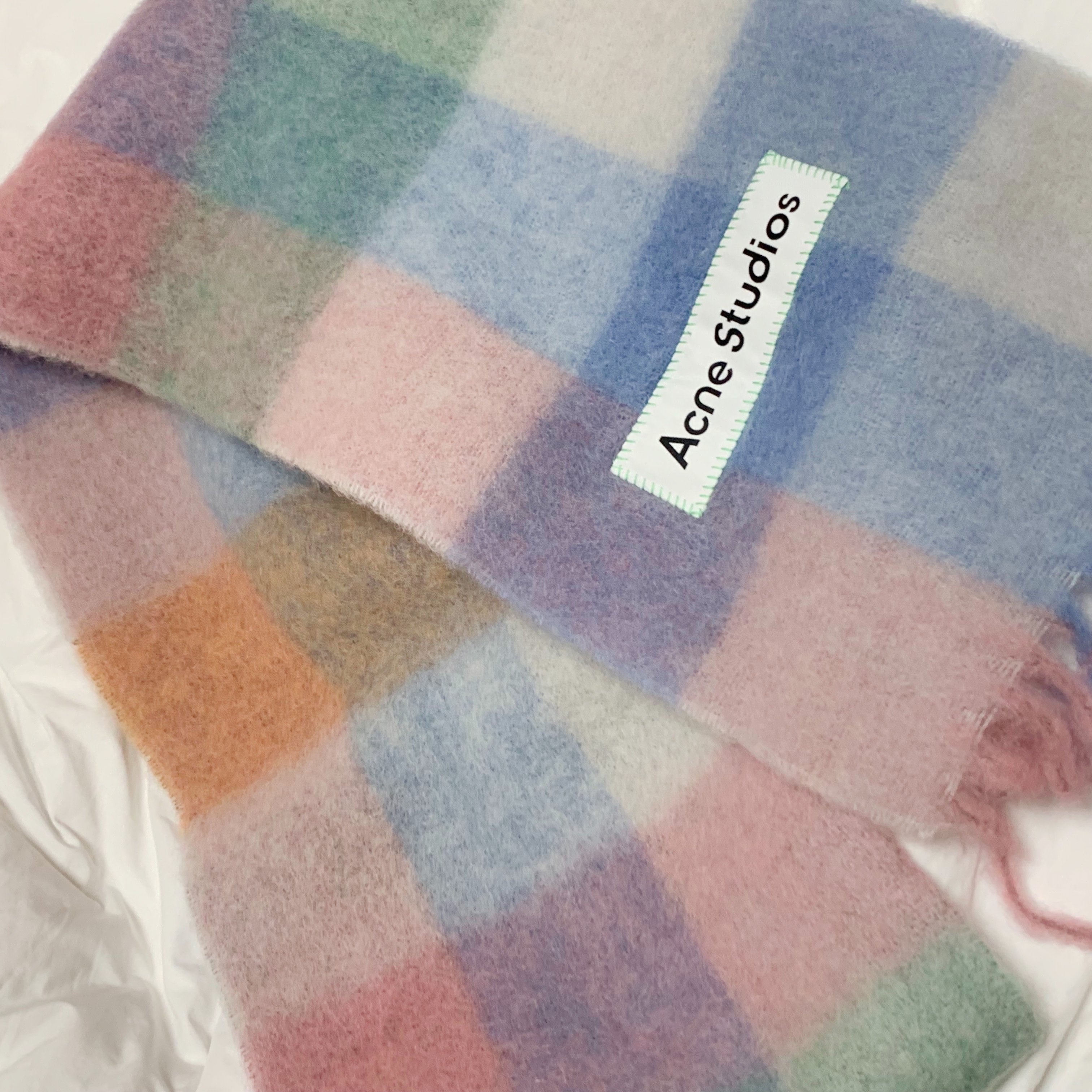 Acne Studios Mohair Check Muffler Pink Light Blue Green 착용 스타일 - 3