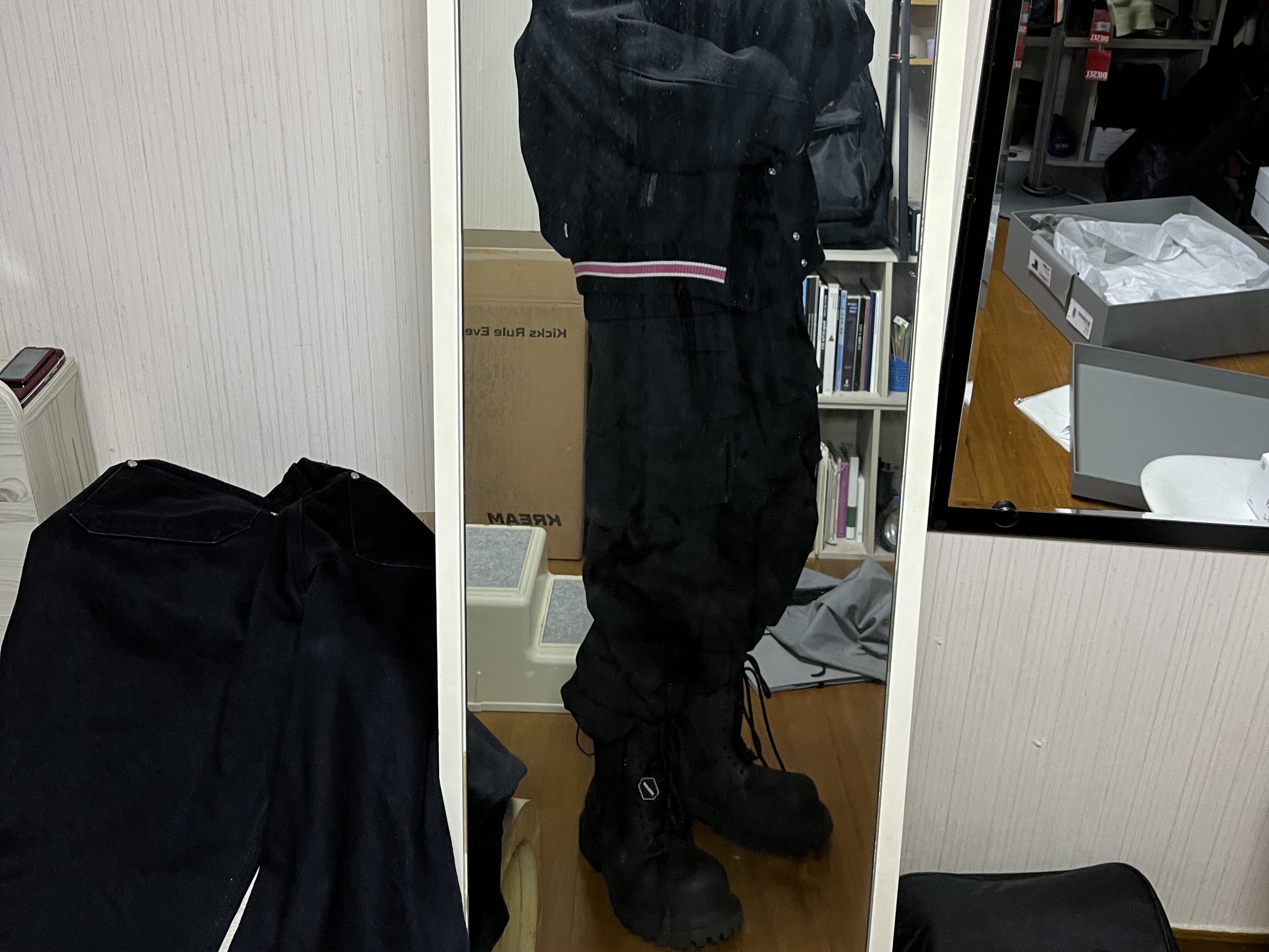 Balenciaga XL Army Boots Full Eva Black, Stussy S Talk Melton Varsity Jacket Black 착용 스타일